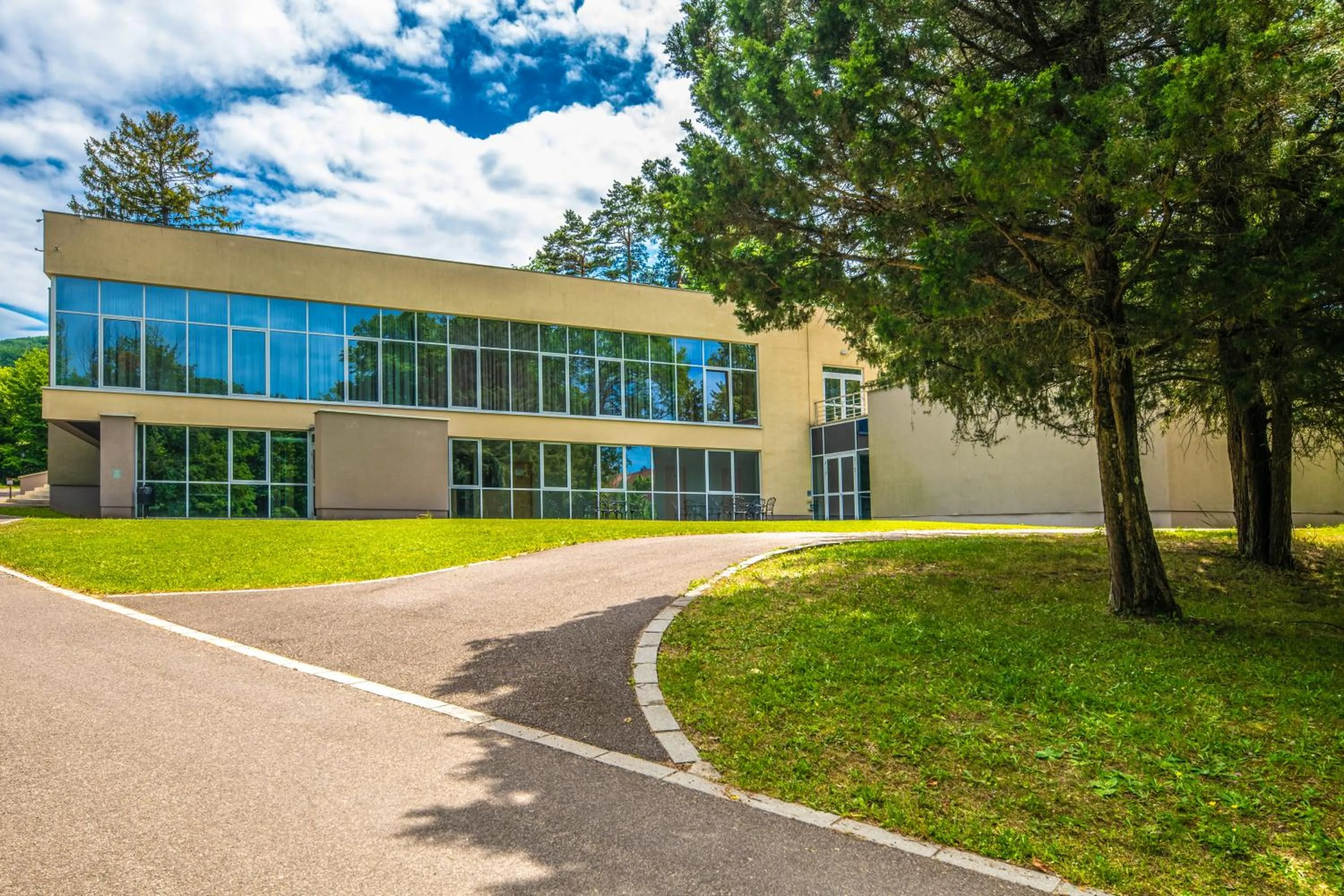 Garden view in La Contessa Castle Hotel