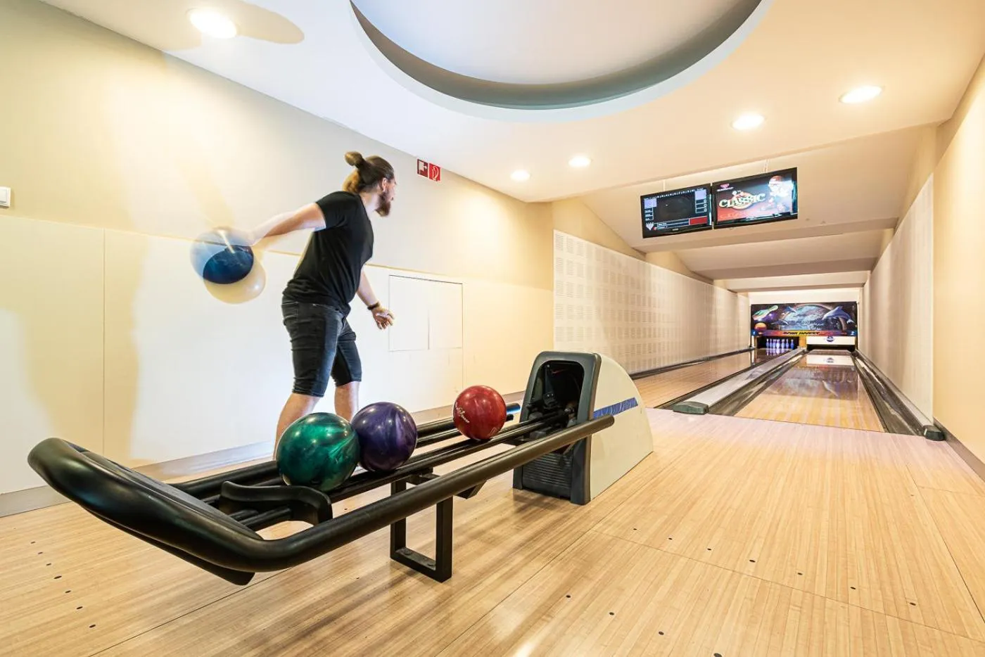 Bowling in La Contessa Castle Hotel