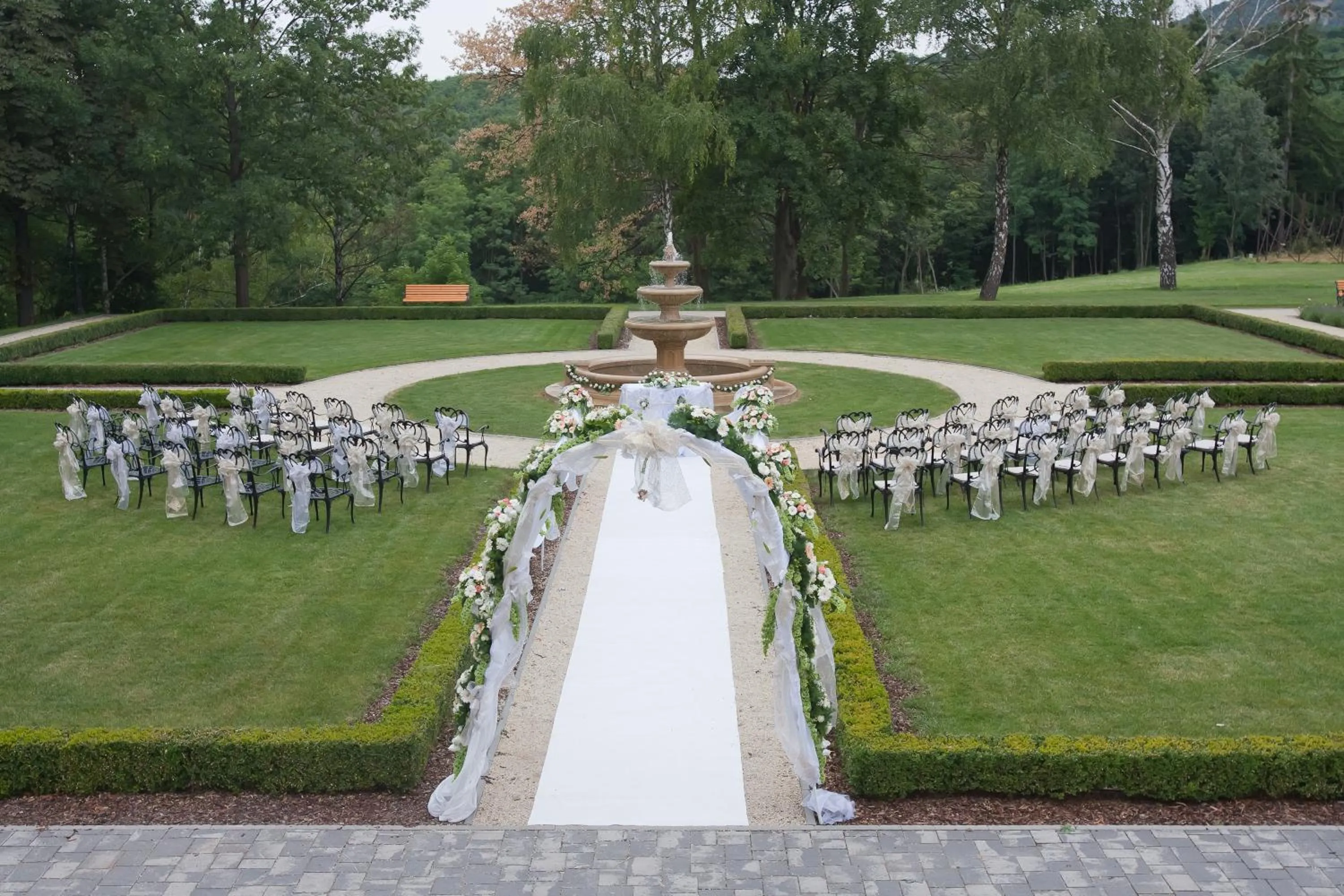 Garden in La Contessa Castle Hotel