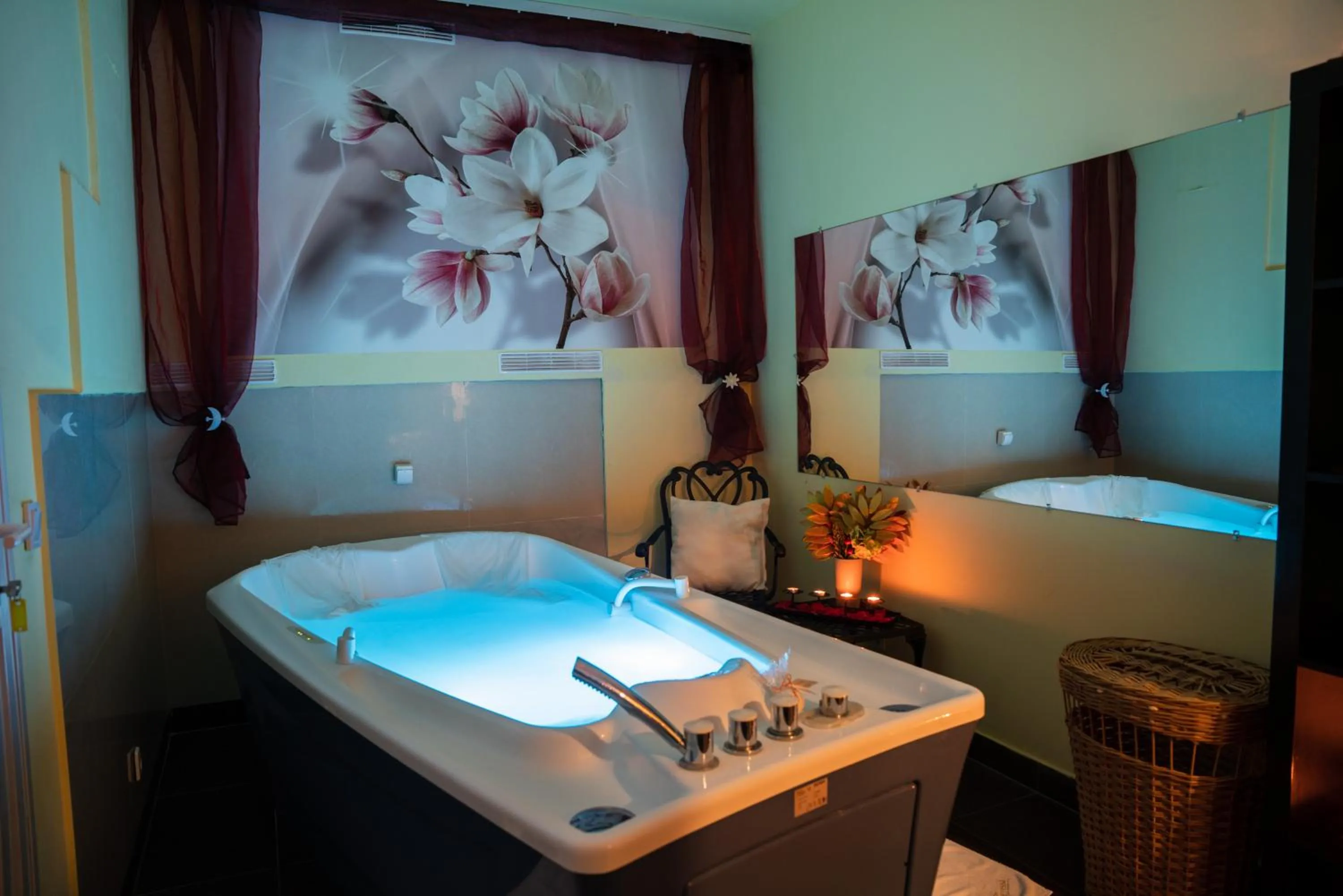 Hot Tub in La Contessa Castle Hotel