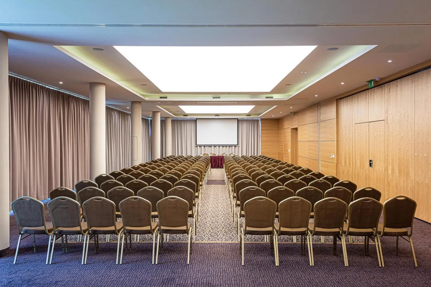 Meeting/conference room in La Contessa Castle Hotel