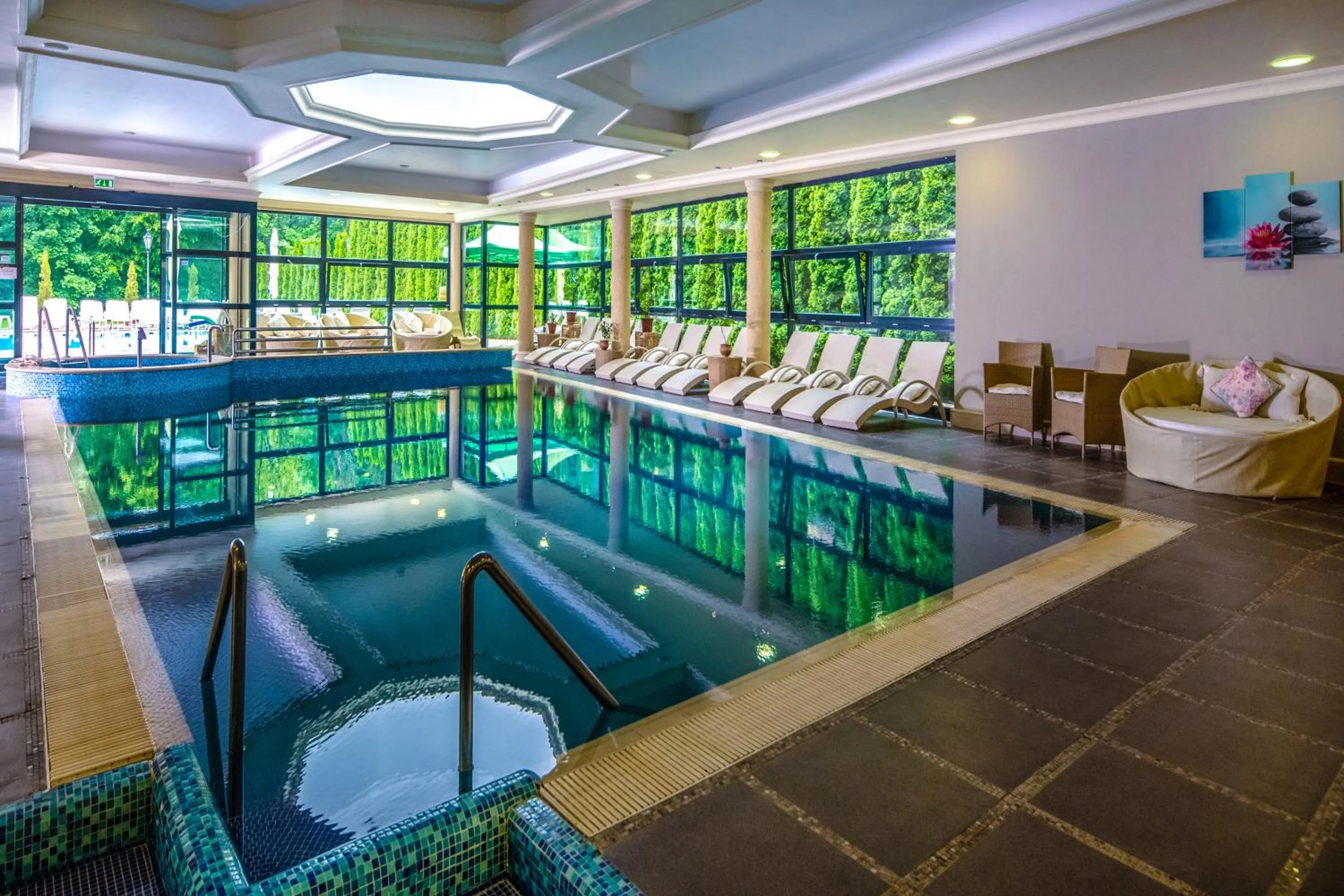 Swimming pool in La Contessa Castle Hotel