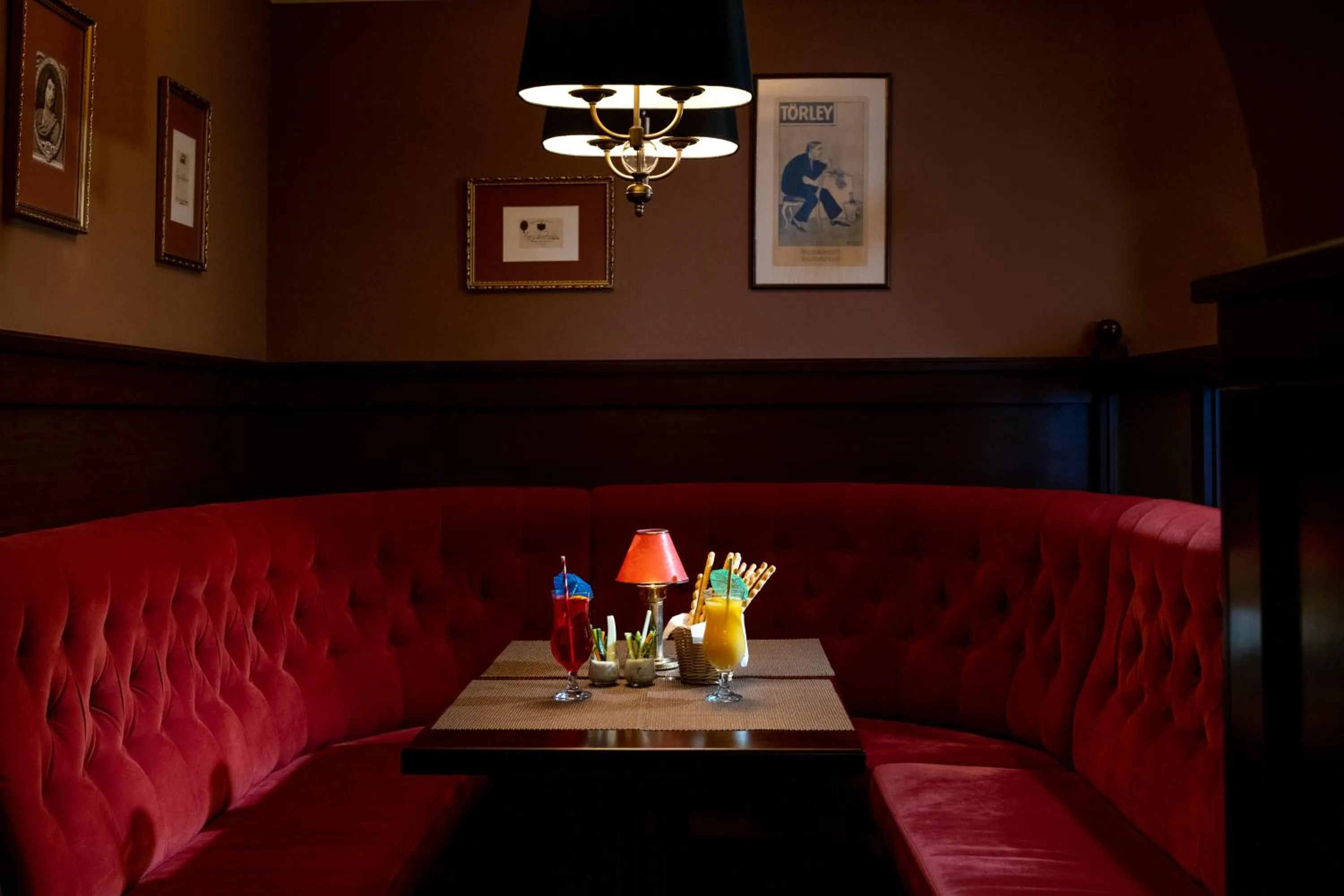 Drinks in La Contessa Castle Hotel