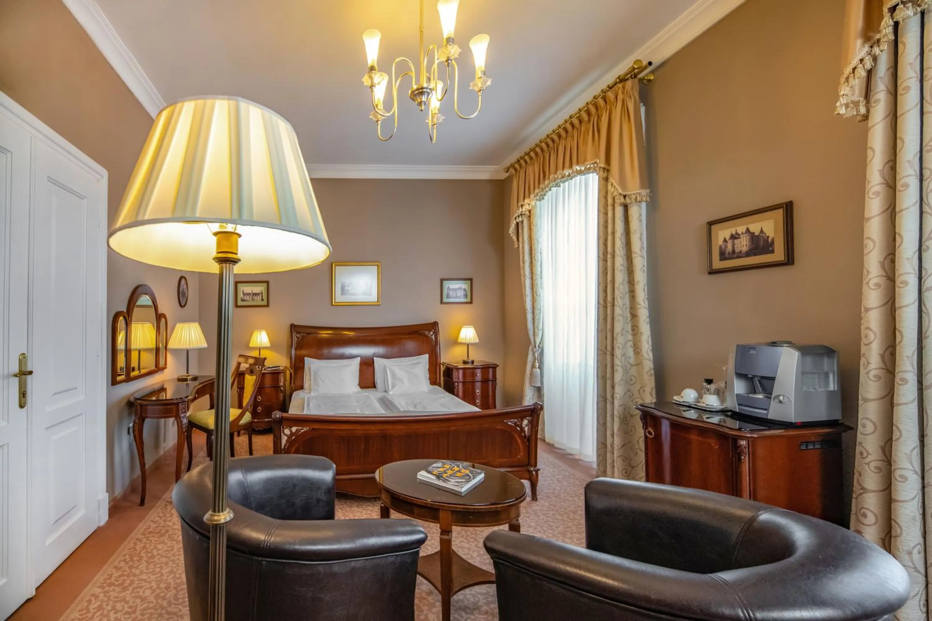 Bedroom, Bed in La Contessa Castle Hotel