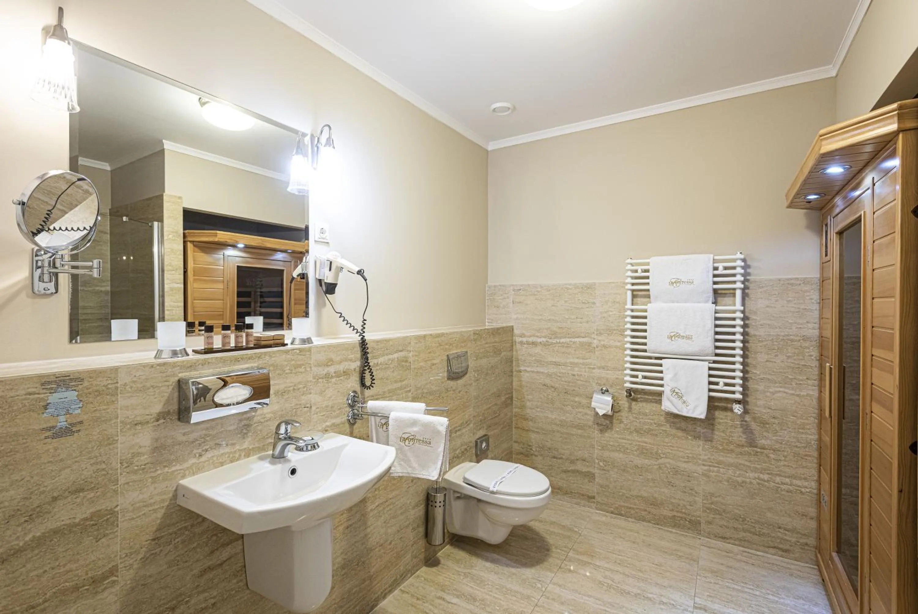 Toilet in La Contessa Castle Hotel