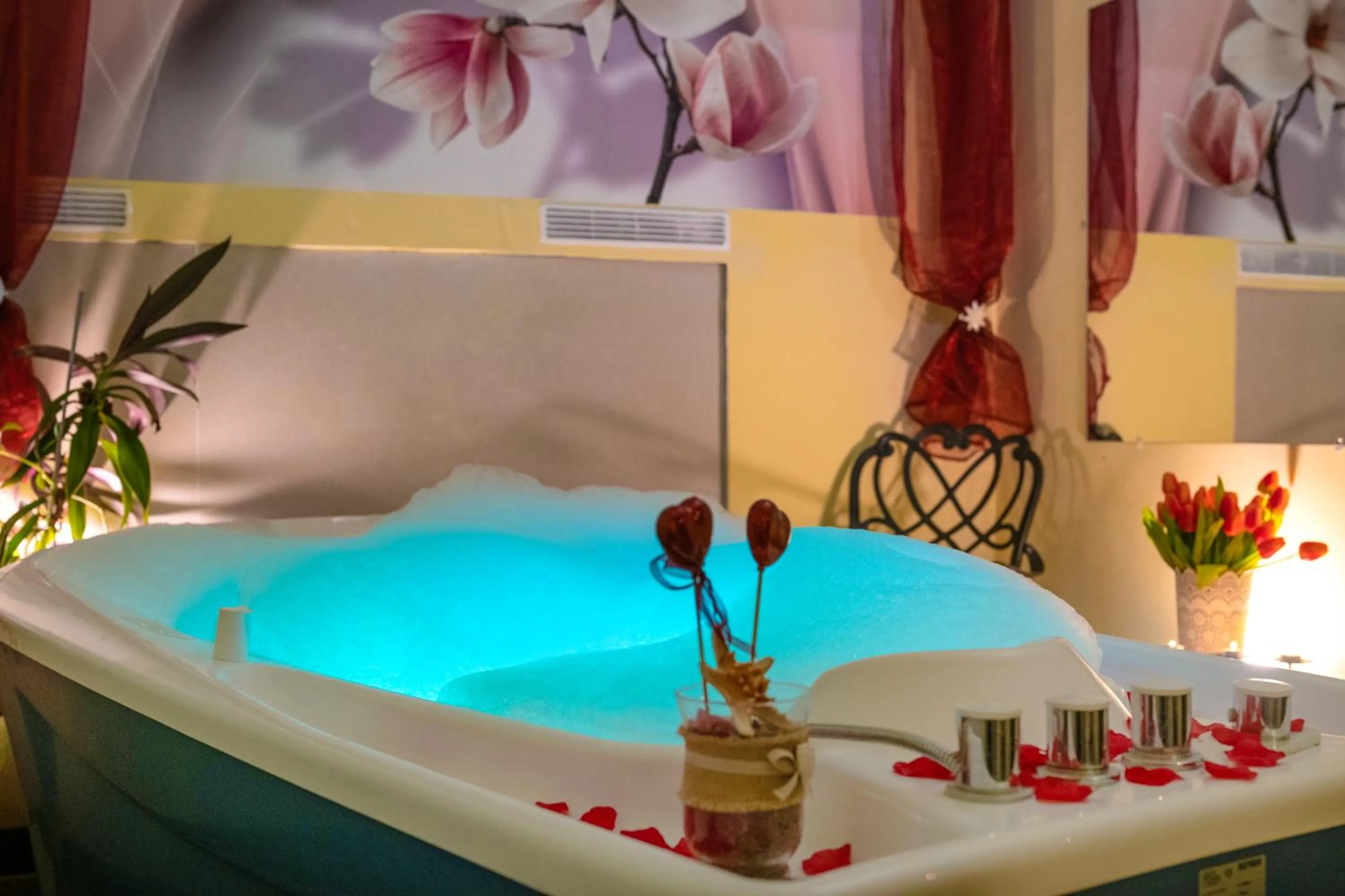 Hot Tub in La Contessa Castle Hotel