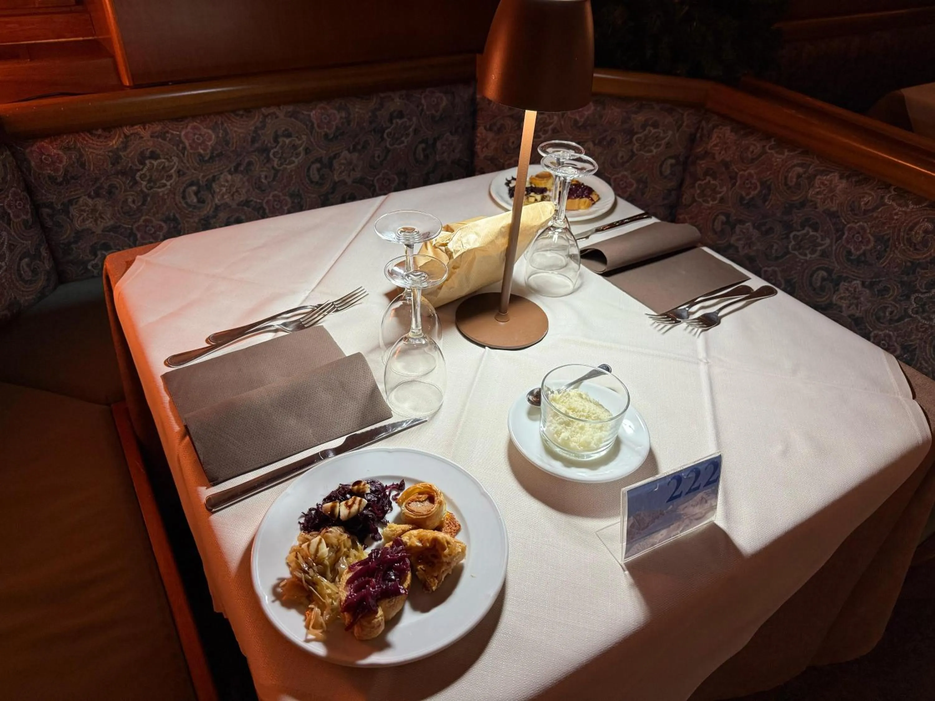 Restaurant/places to eat in Hotel Marianna