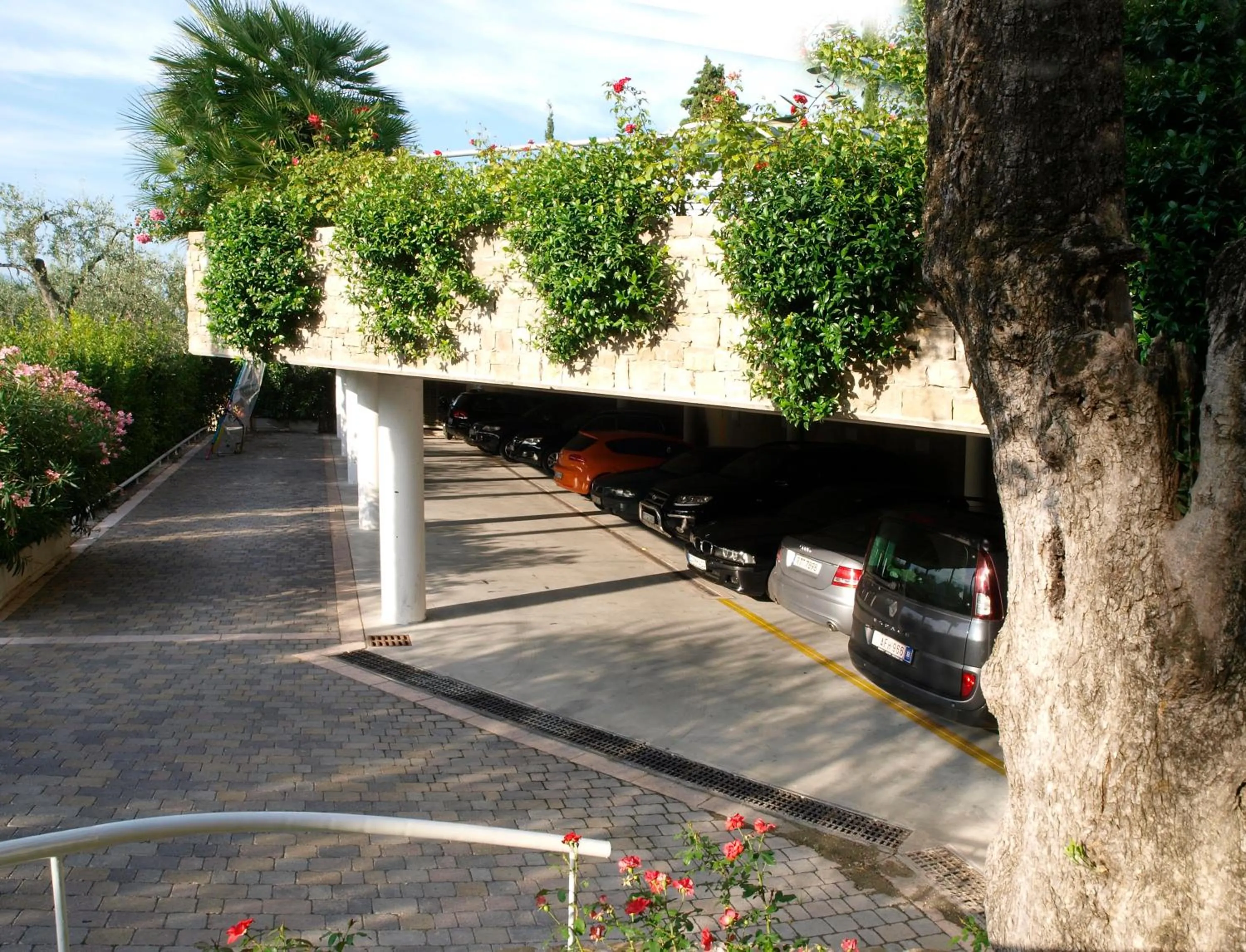 Parking in Belfiore Park Hotel 4Stars Superior "Adults Only"