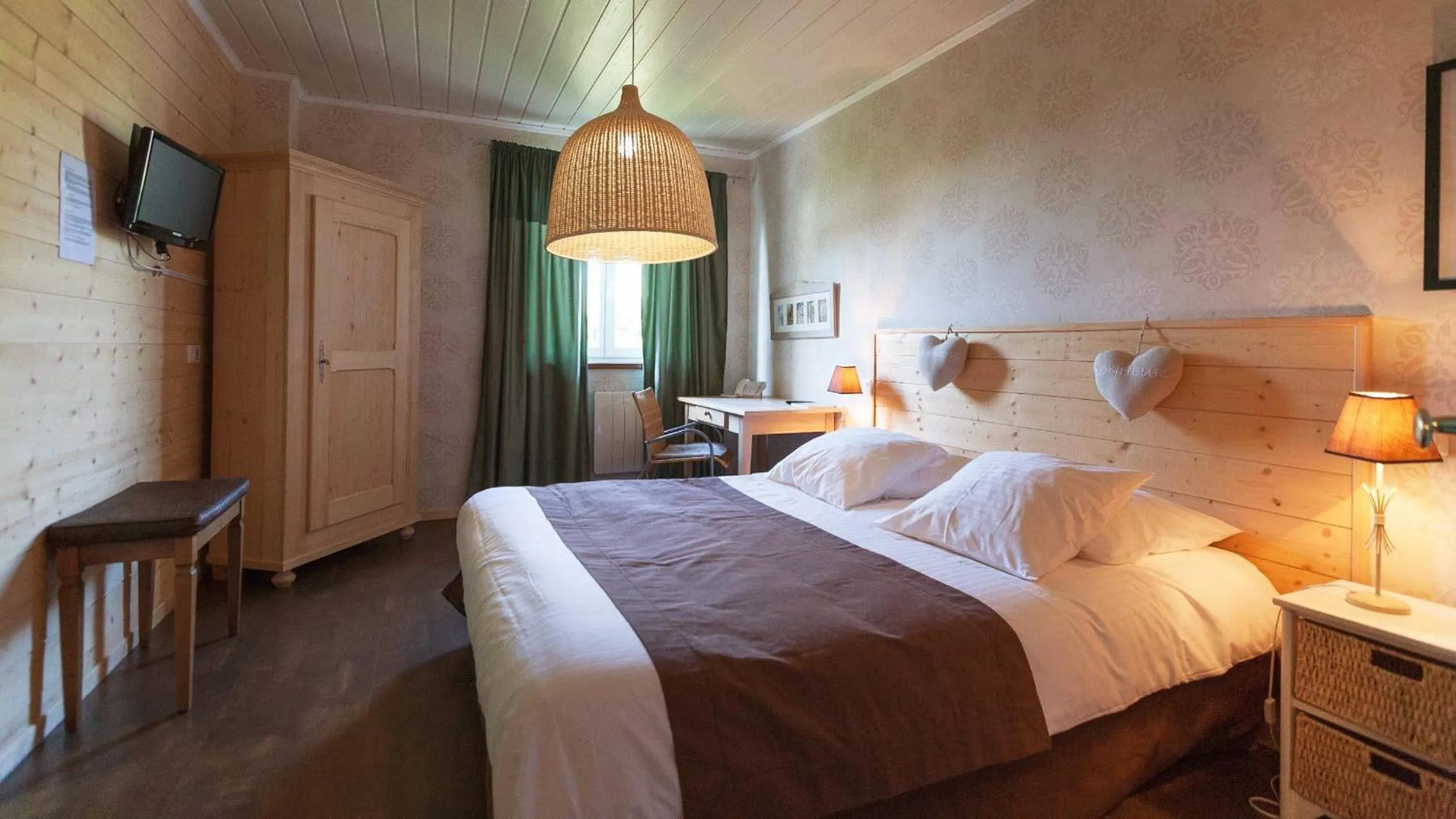 Bed in Hôtel Restaurant Au Cygne