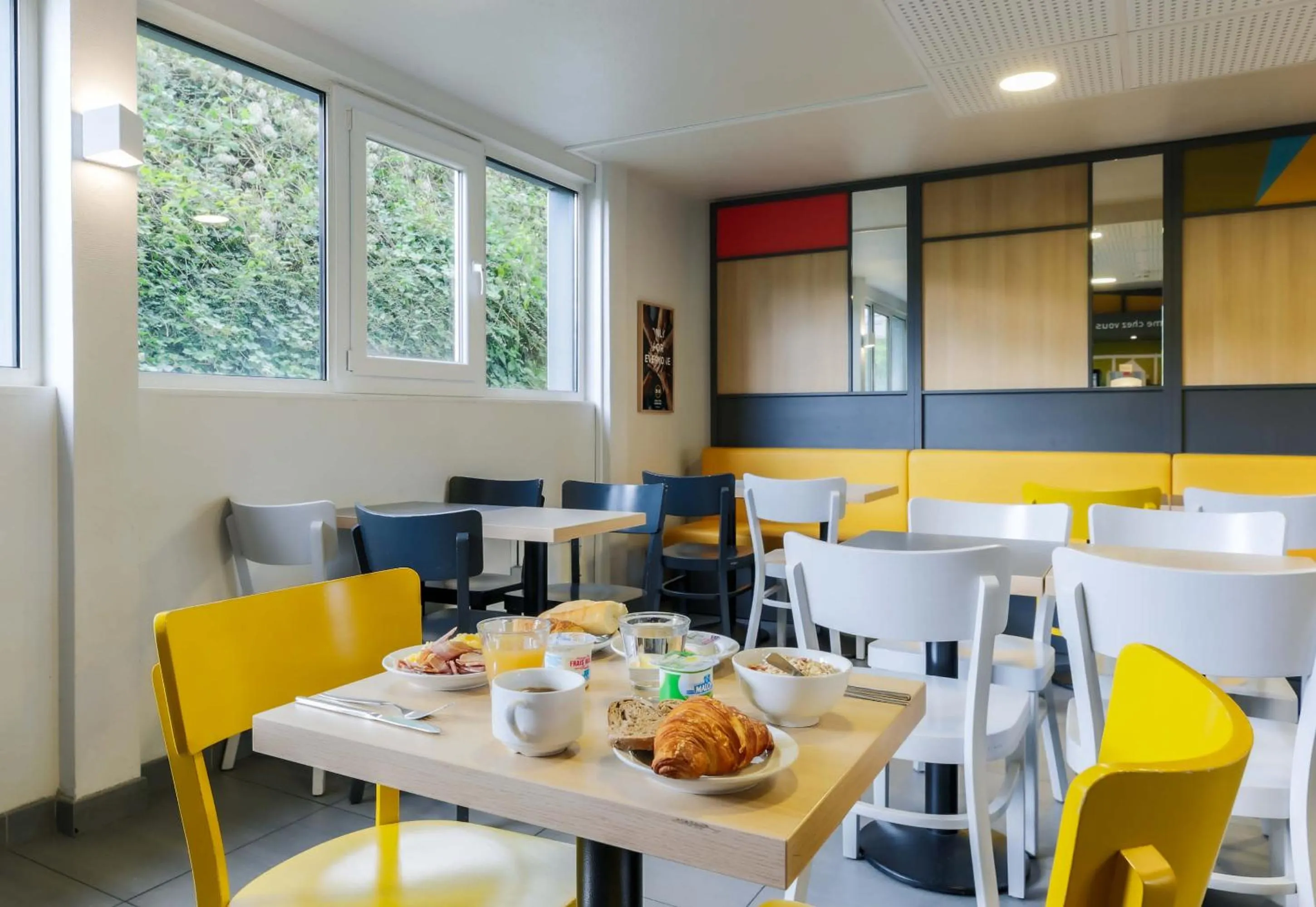 Restaurant/places to eat in B&B HOTEL Nancy Frouard