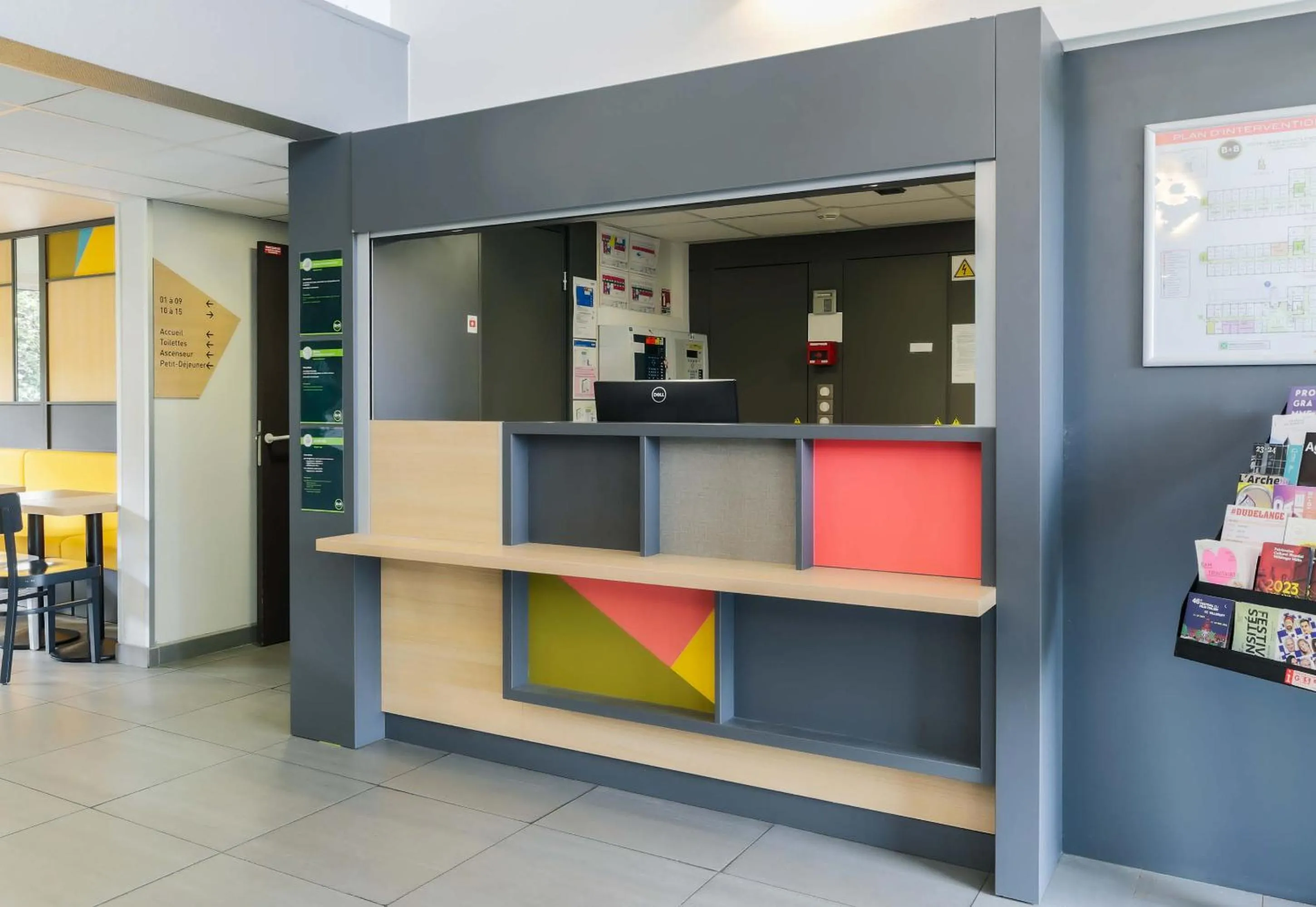 Lobby or reception in B&B HOTEL Nancy Frouard