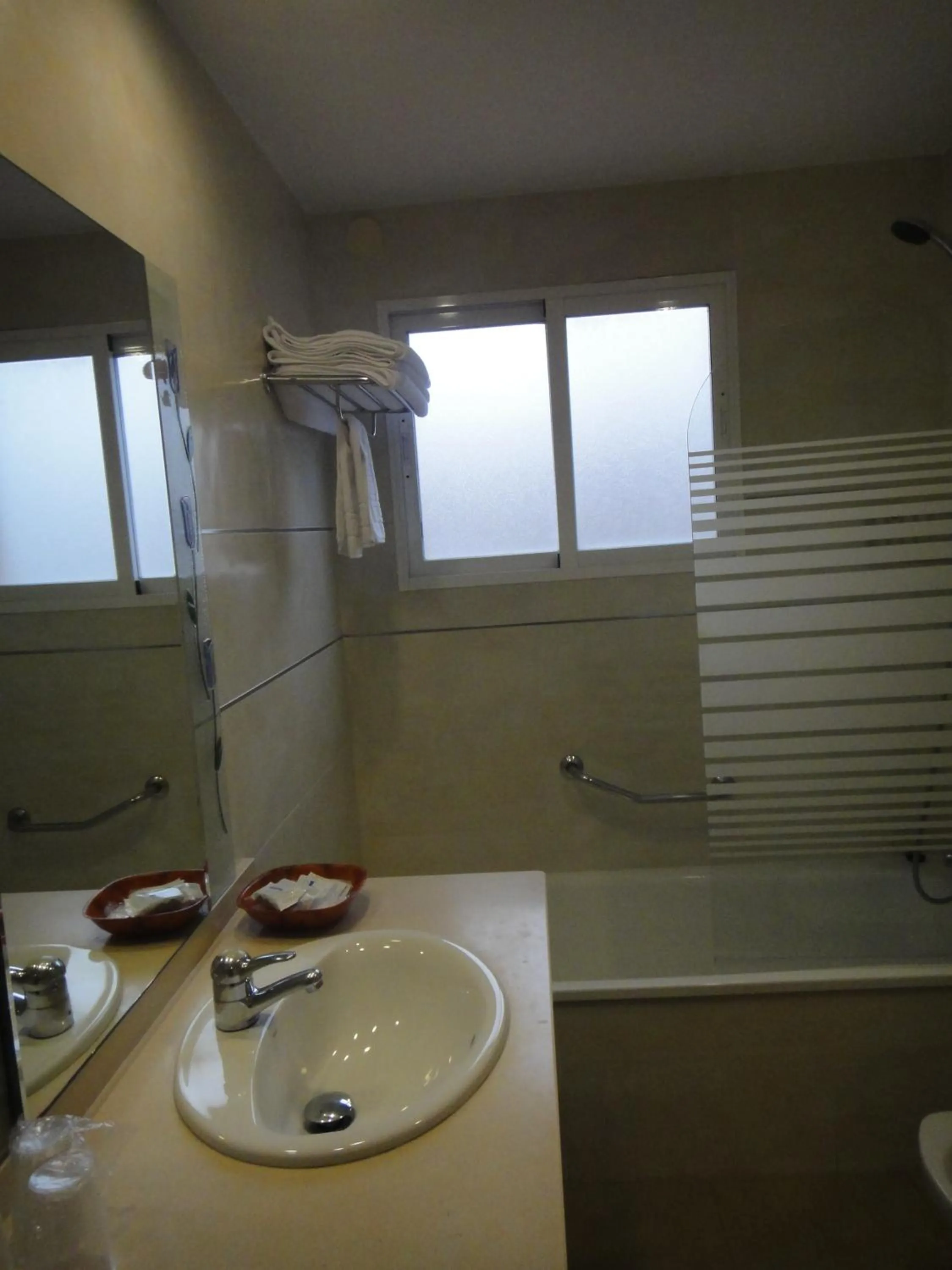 Shower in Hostal Real