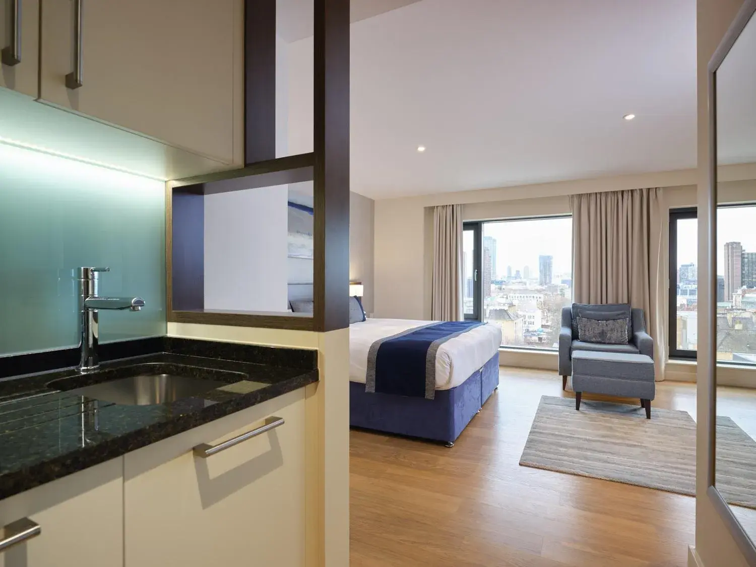 Kitchen or kitchenette, Bed in Marlin Waterloo Kitchen or kitchenette, Bed in Marlin Waterloo