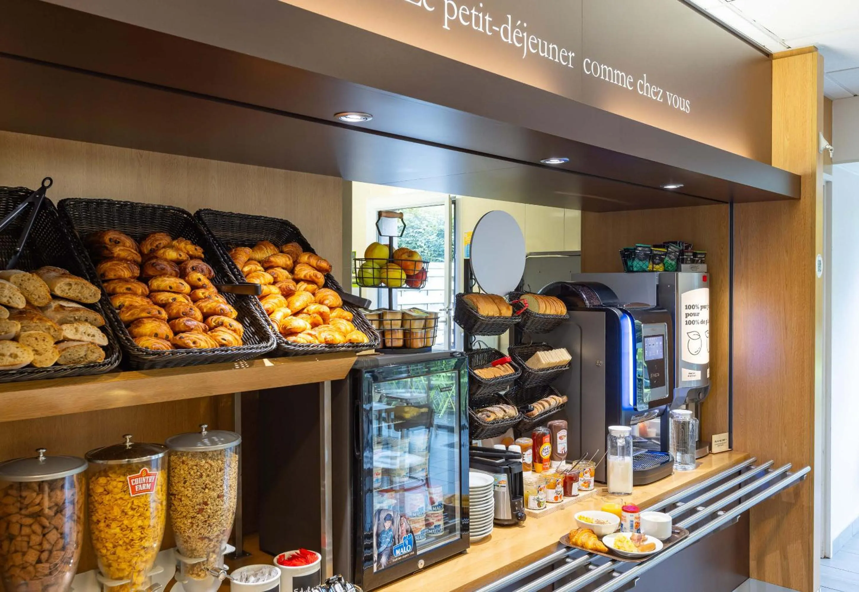 Buffet breakfast in B&B HOTEL Saint Malo Sud