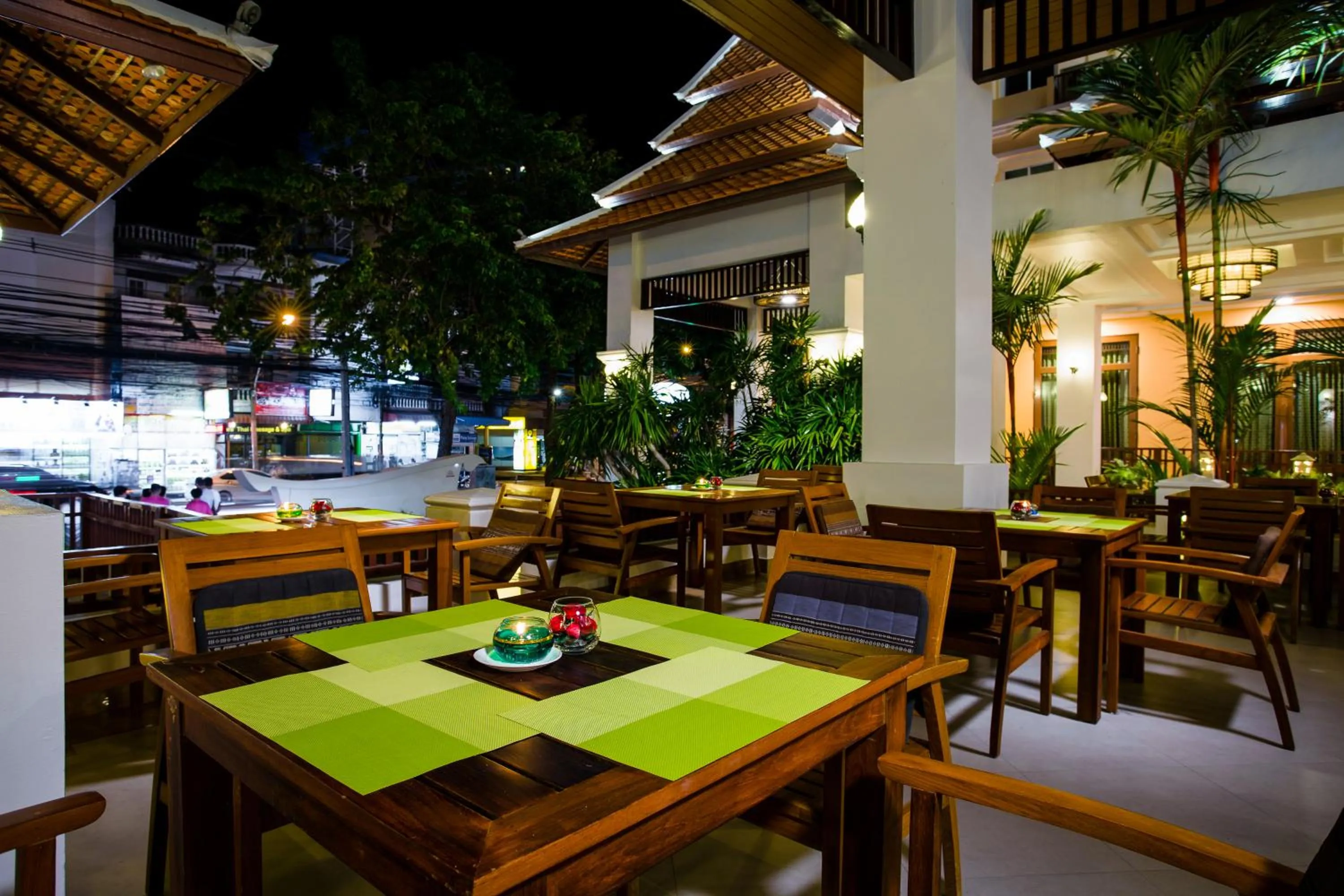 Restaurant/places to eat in Aiyara Palace