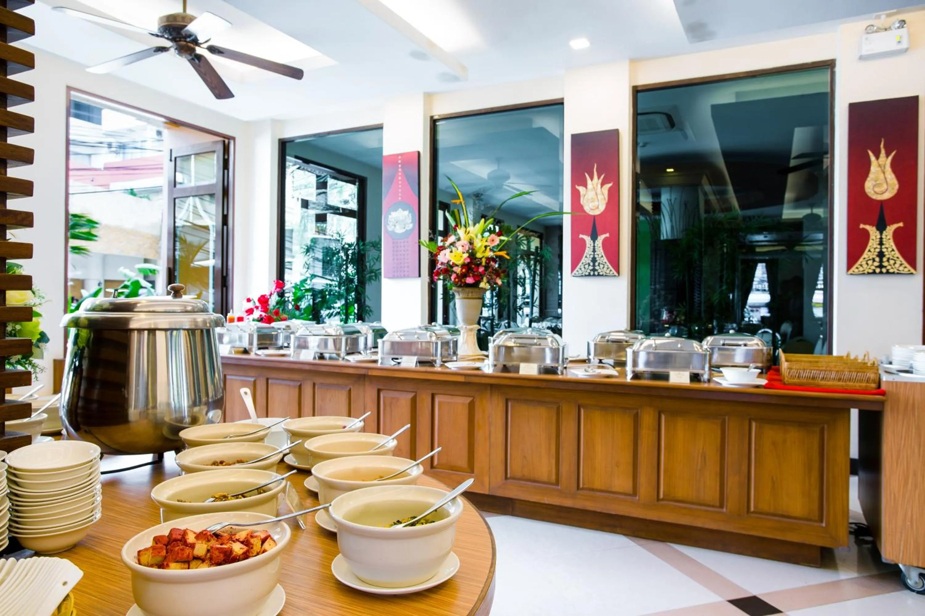 Breakfast in Aiyara Palace