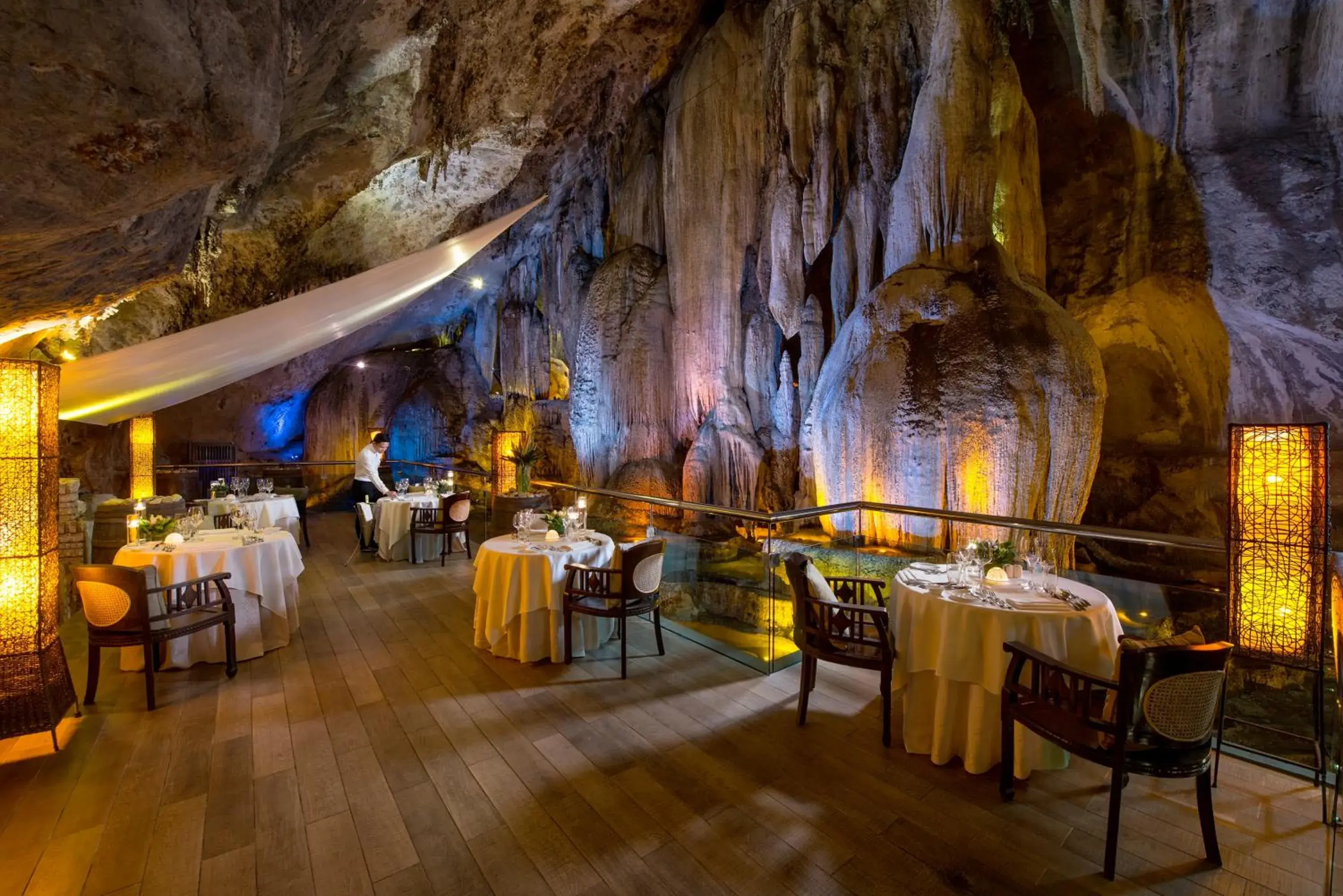 Lounge or bar in The Banjaran Hotsprings Retreat Lounge or bar in The Banjaran Hotsprings Retreat