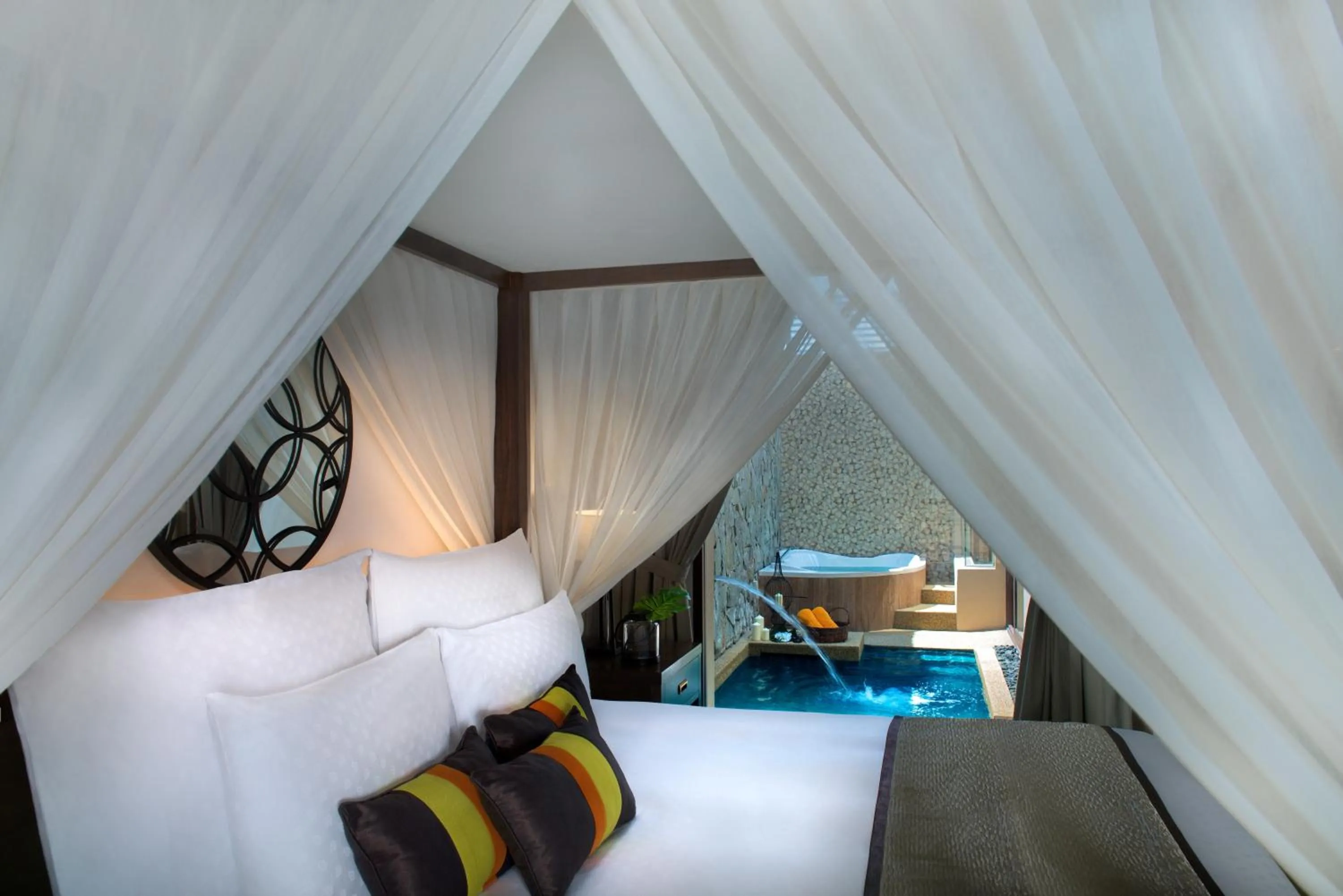 Photo of the whole room, Bed in The Banjaran Hotsprings Retreat