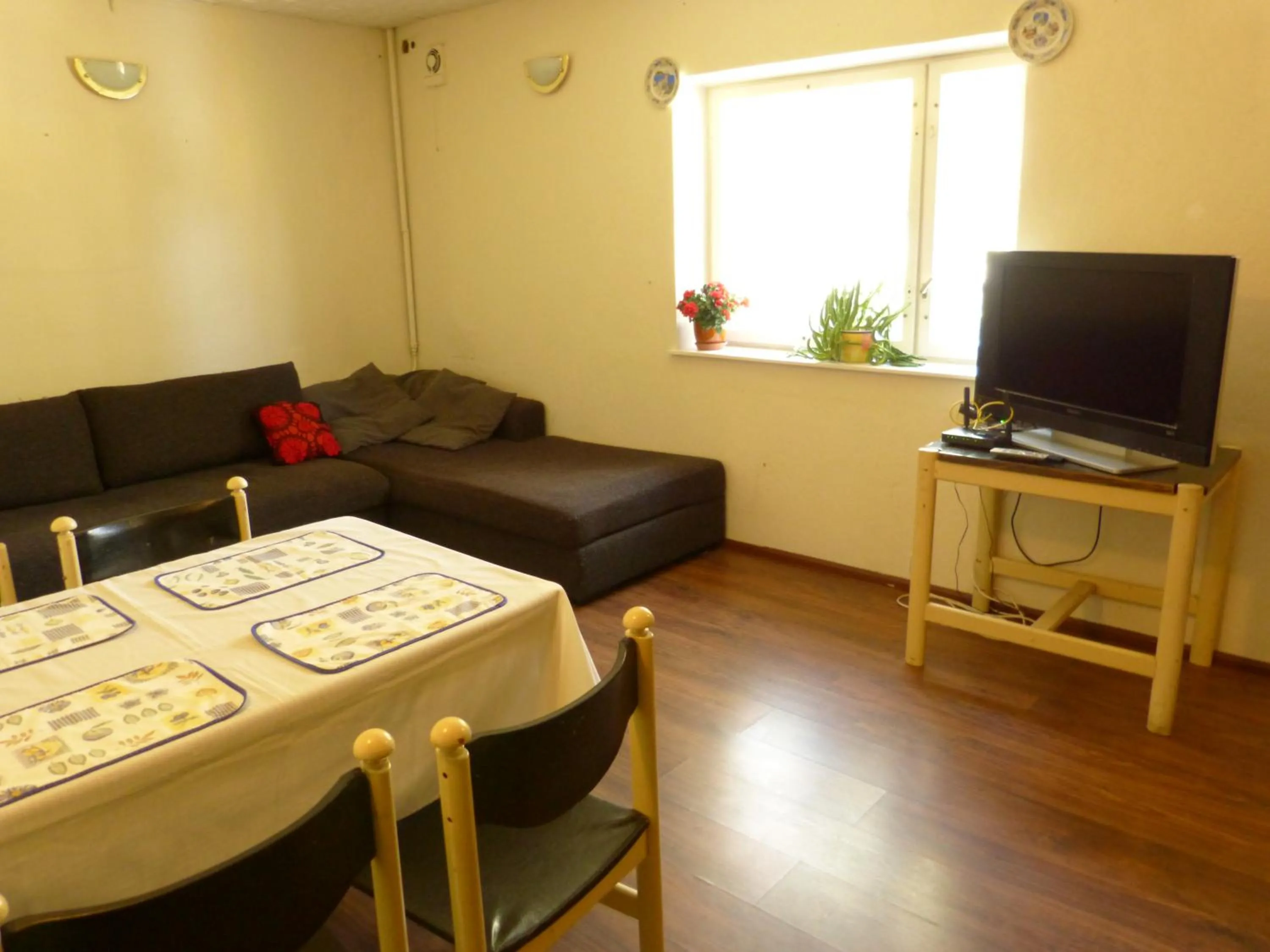 Dining area in Viva Pirita Hostel
