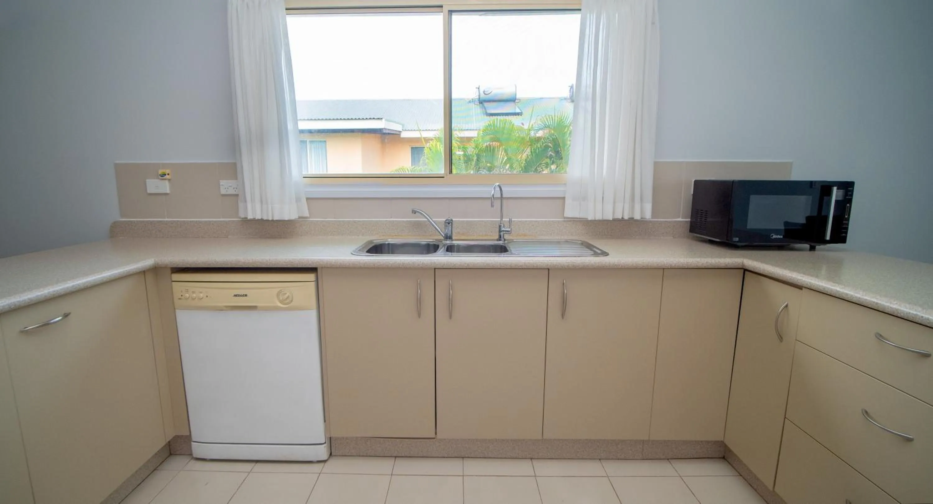 kitchen in The Edgewater Resort & Spa