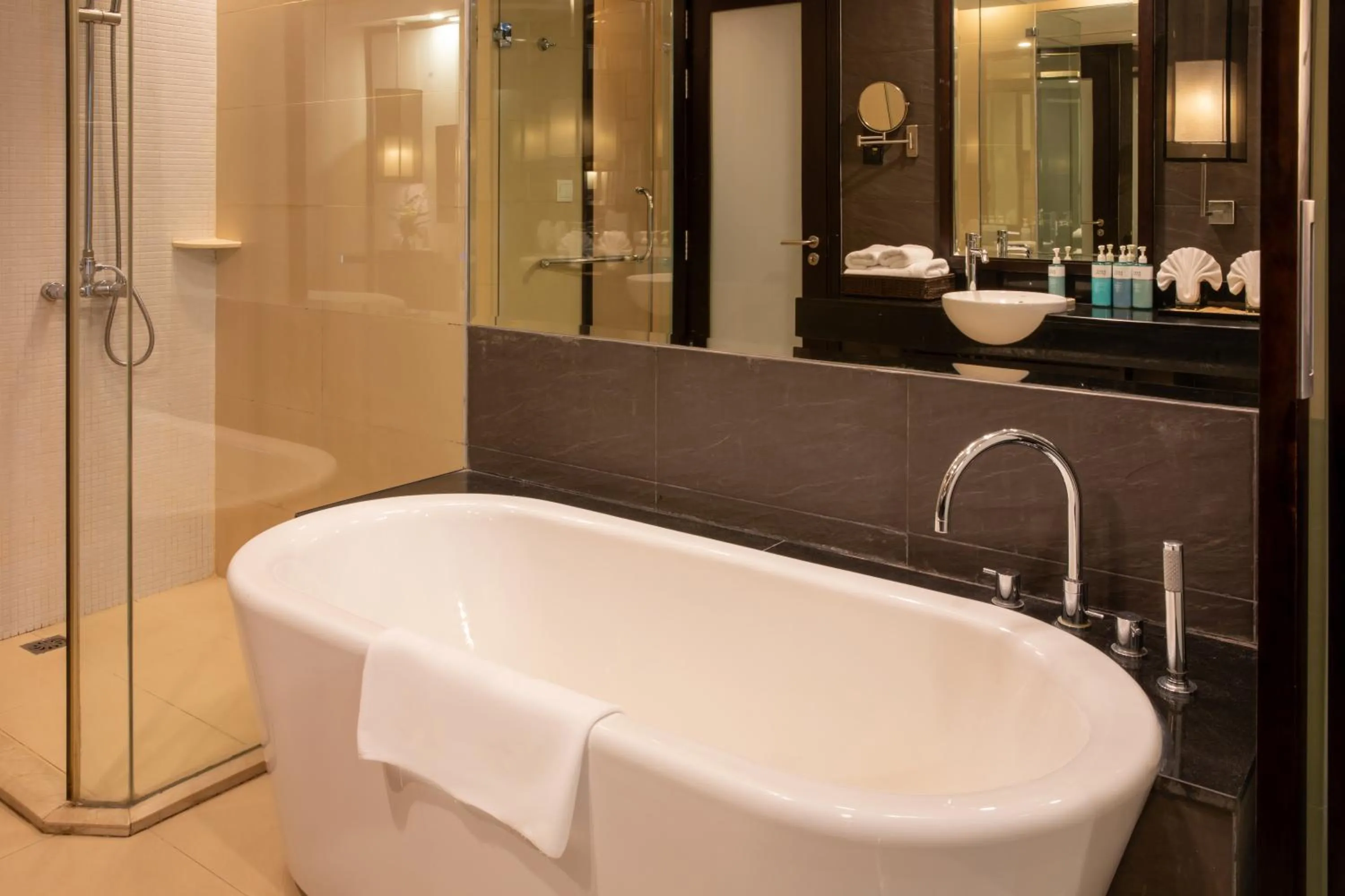 Bath in Novotel Ha Long Bay Hotel