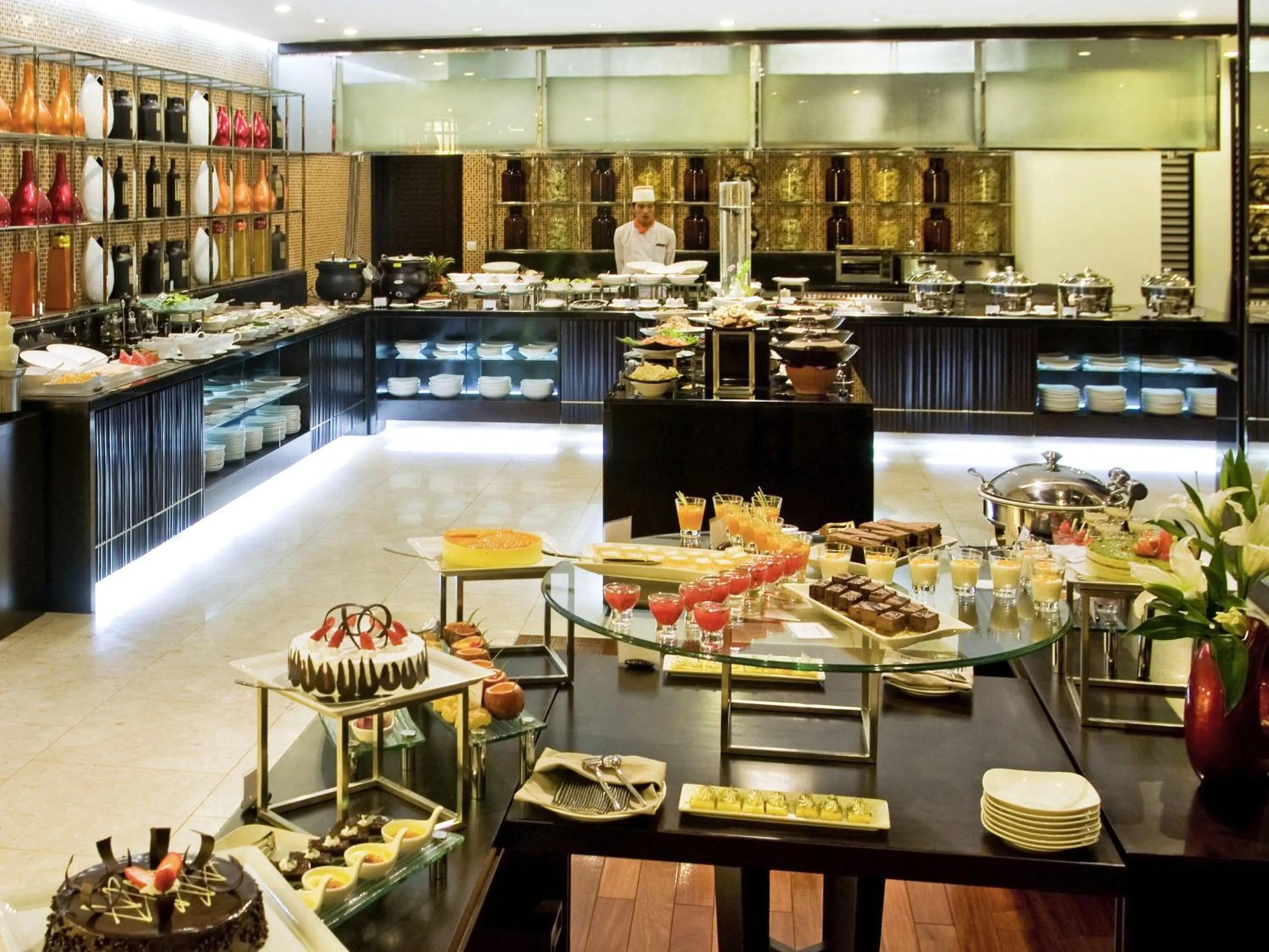 Restaurant/places to eat in Novotel Ha Long Bay Hotel