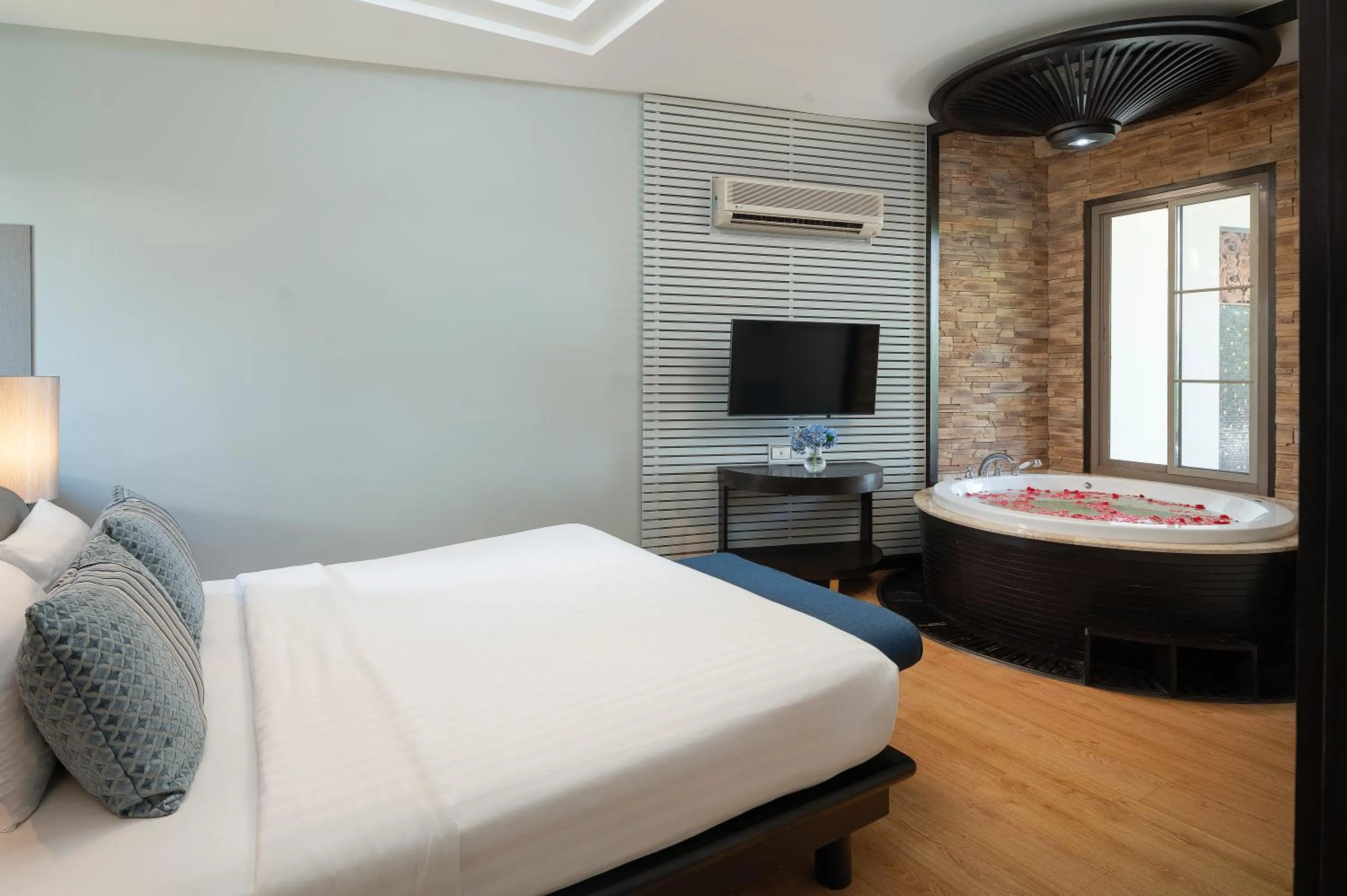 Bed in Springfield Village Golf & Spa