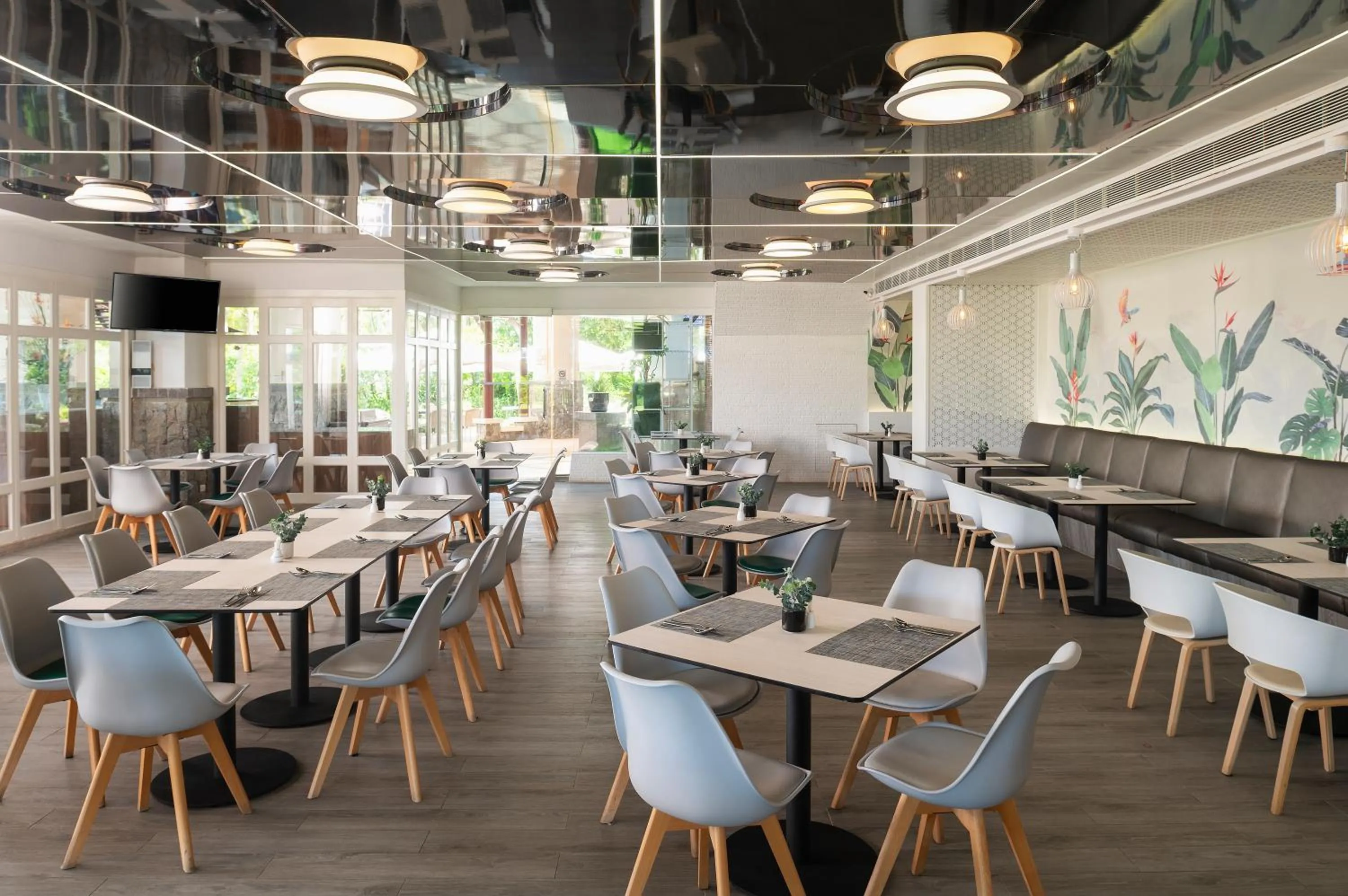 Restaurant/places to eat in Springfield Village Golf & Spa