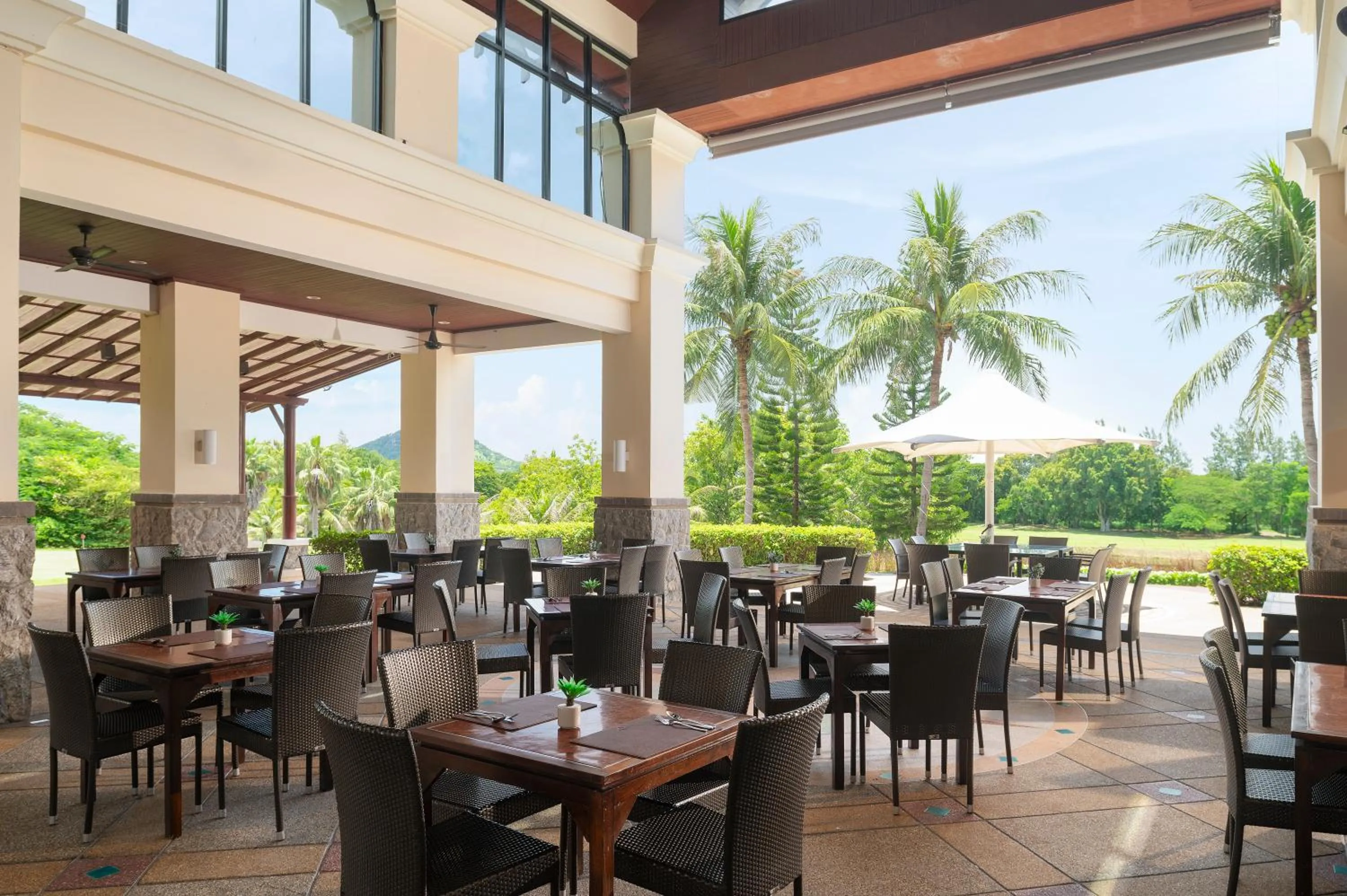 Restaurant/places to eat in Springfield Village Golf & Spa