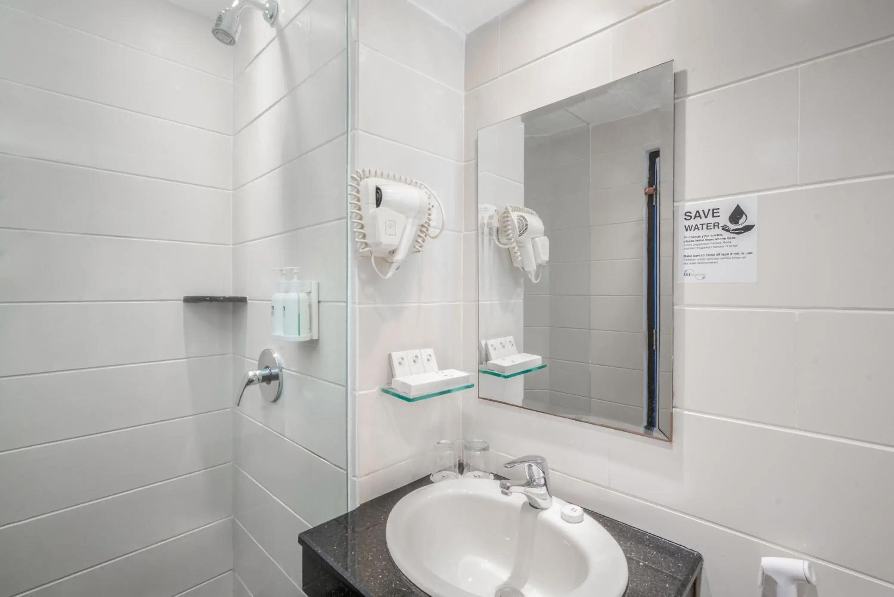 Bathroom in Swiss-Belinn Baloi Batam Bathroom in Swiss-Belinn Baloi Batam