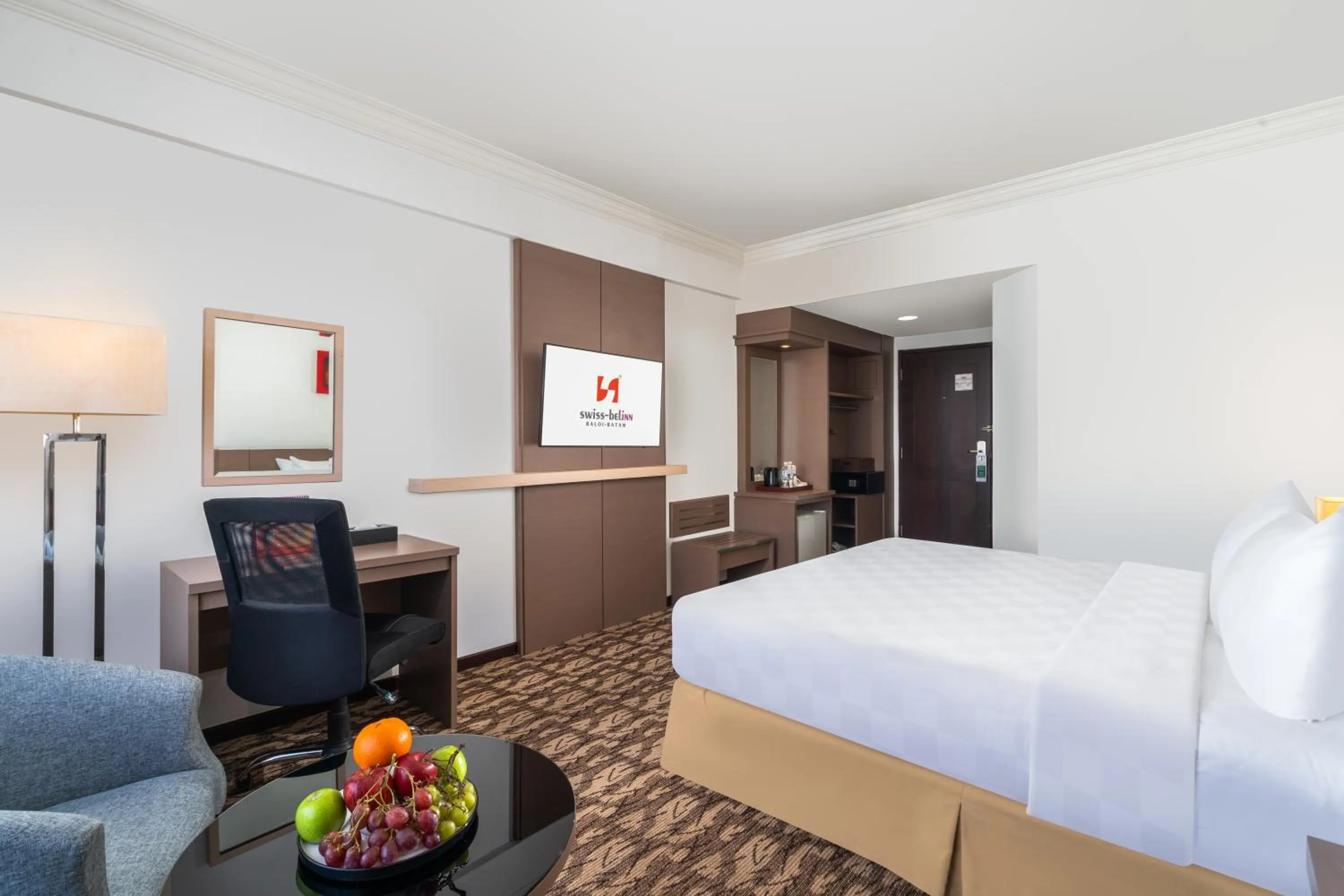 Bedroom, Bed in Swiss-Belinn Baloi Batam