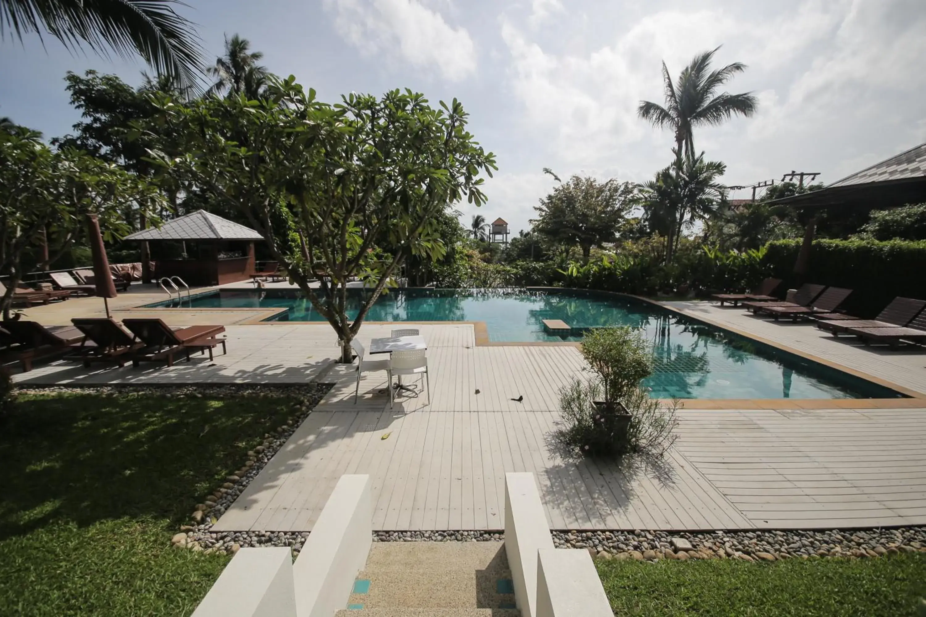 Swimming pool in Lamai Buri Resort Swimming pool in Lamai Buri Resort