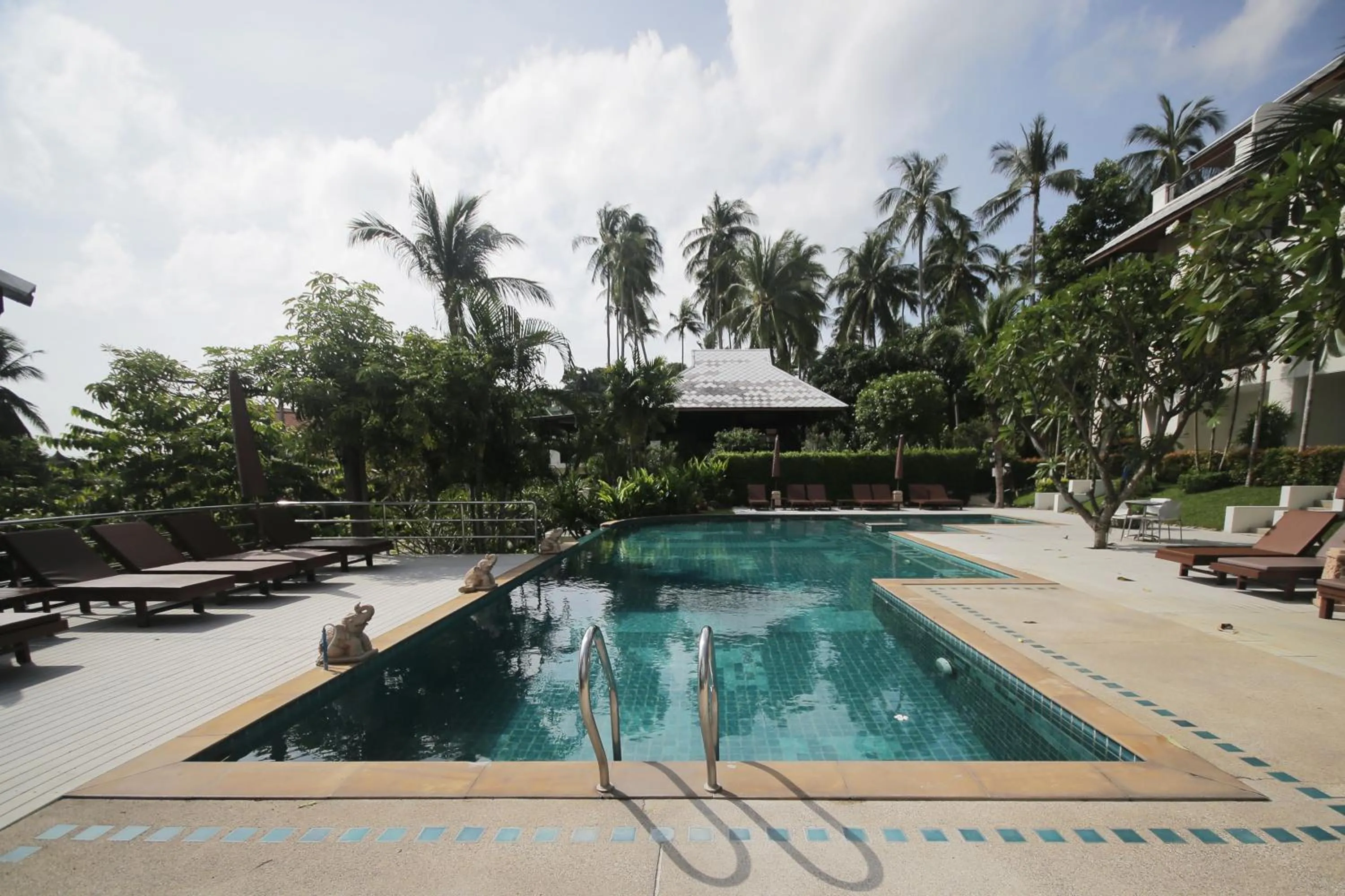 Swimming pool in Lamai Buri Resort