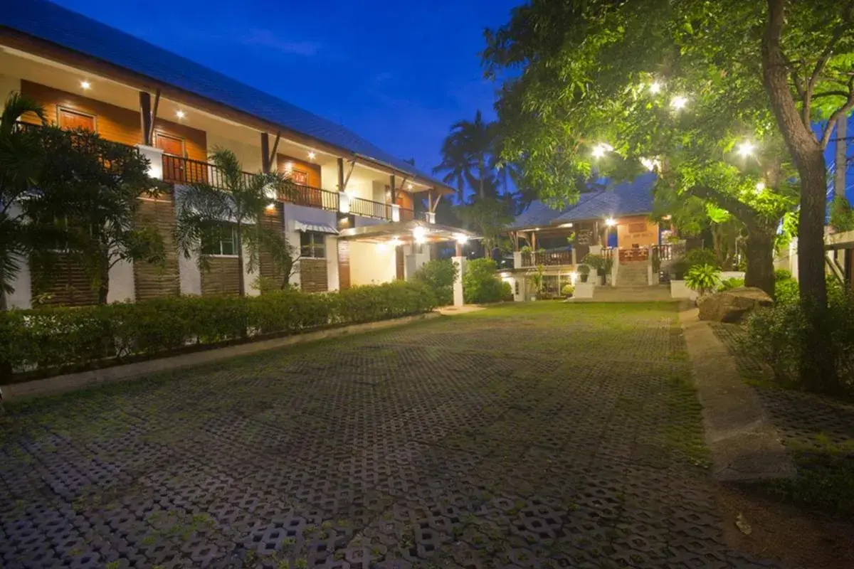 Parking in Lamai Buri Resort Parking in Lamai Buri Resort