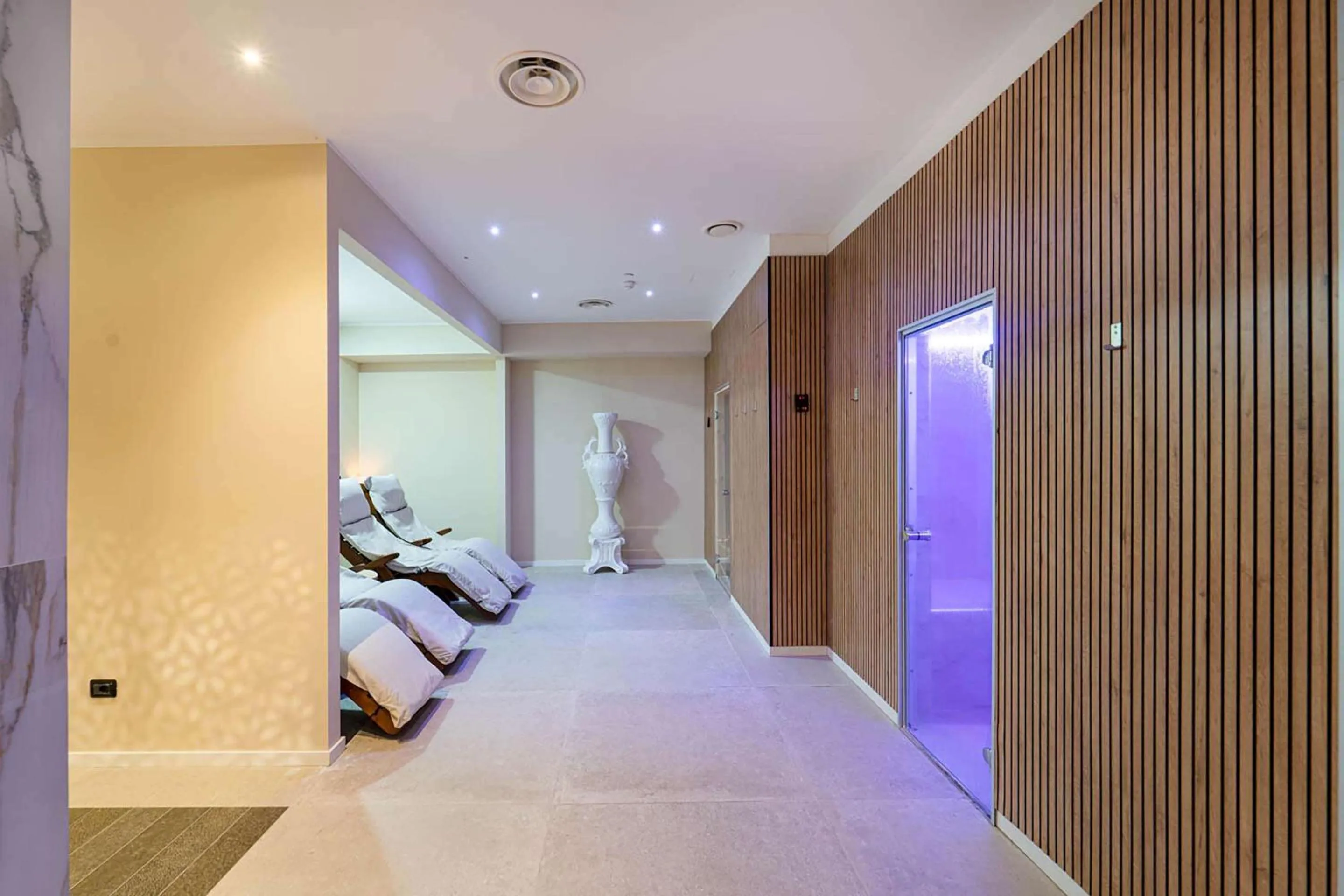 Spa and wellness centre/facilities, Bed in Best Western Plus The Hub Hotel