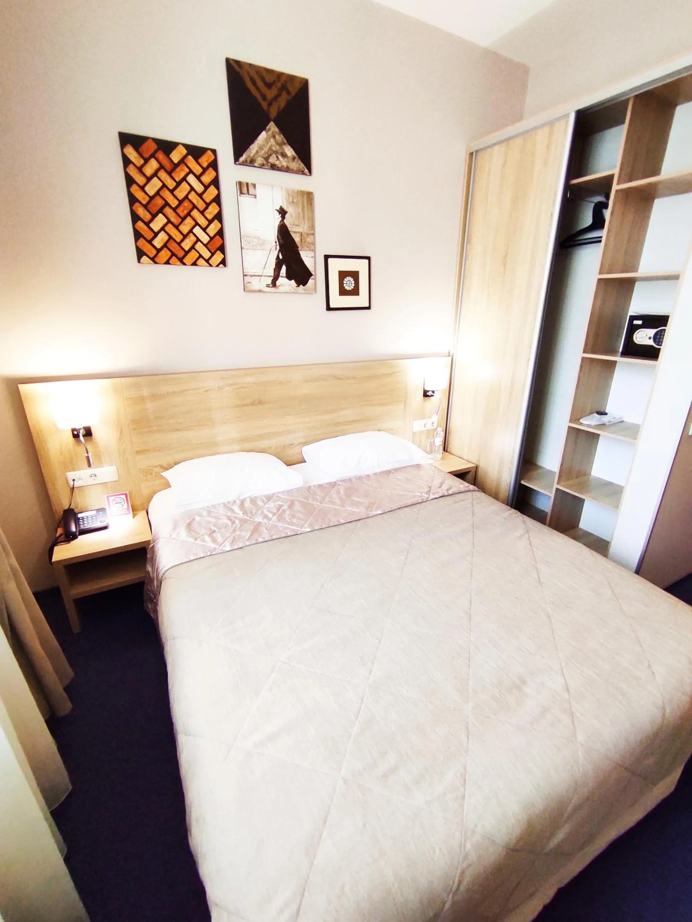 Bed in Mackintosh Hotel