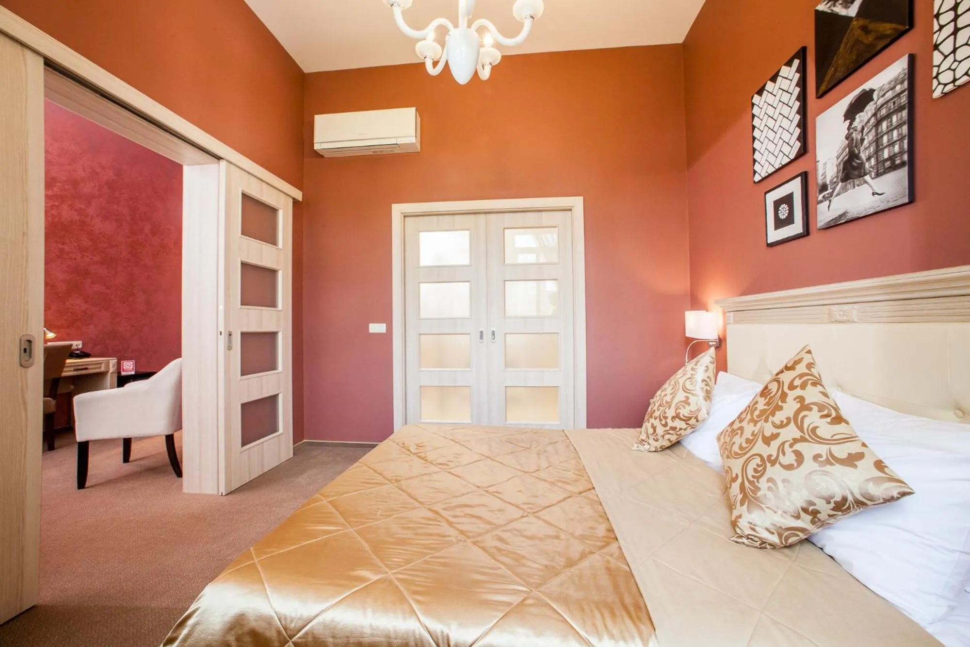 Decorative detail, Bed in Mackintosh Hotel