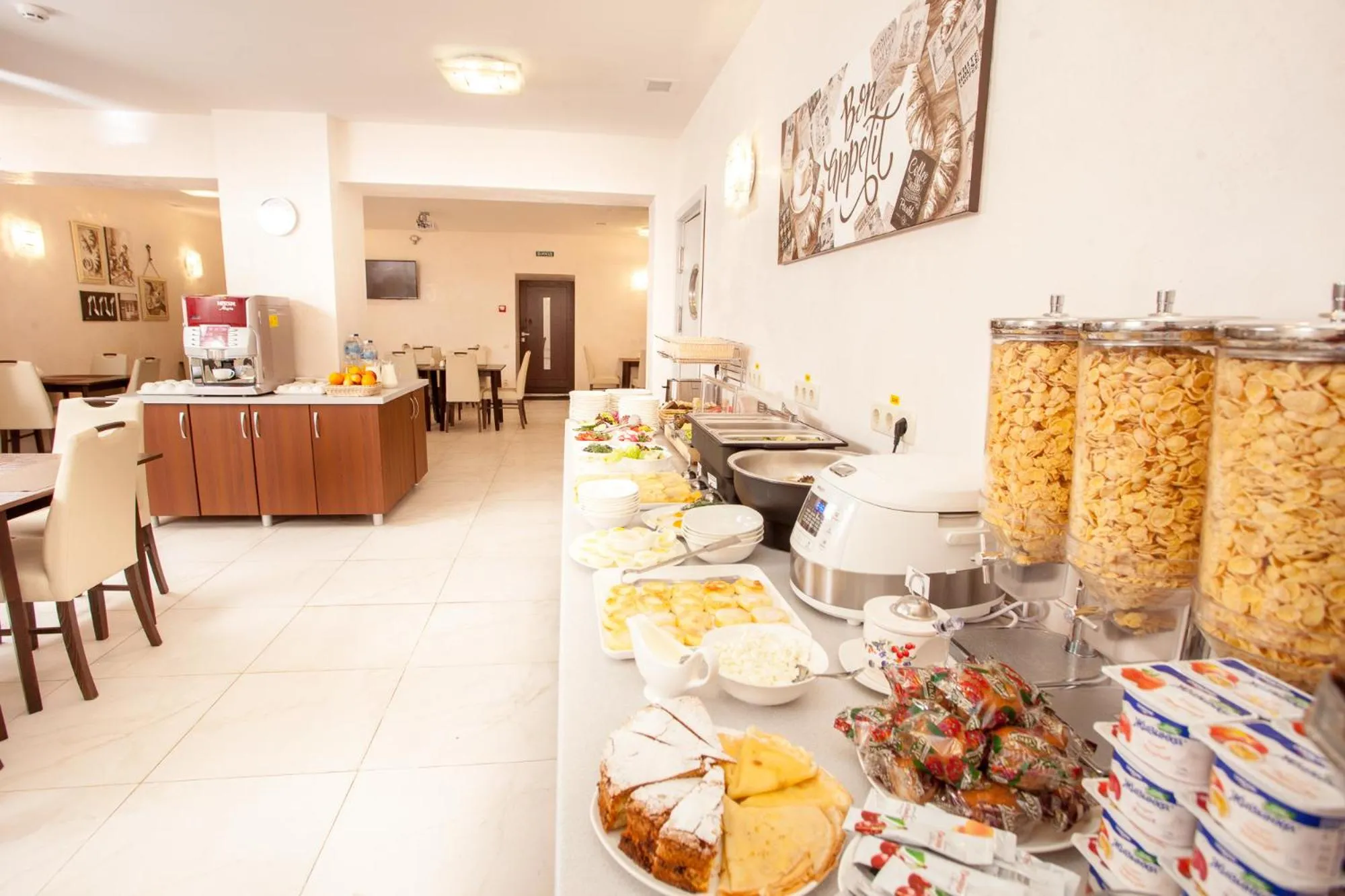 Buffet breakfast in Mackintosh Hotel