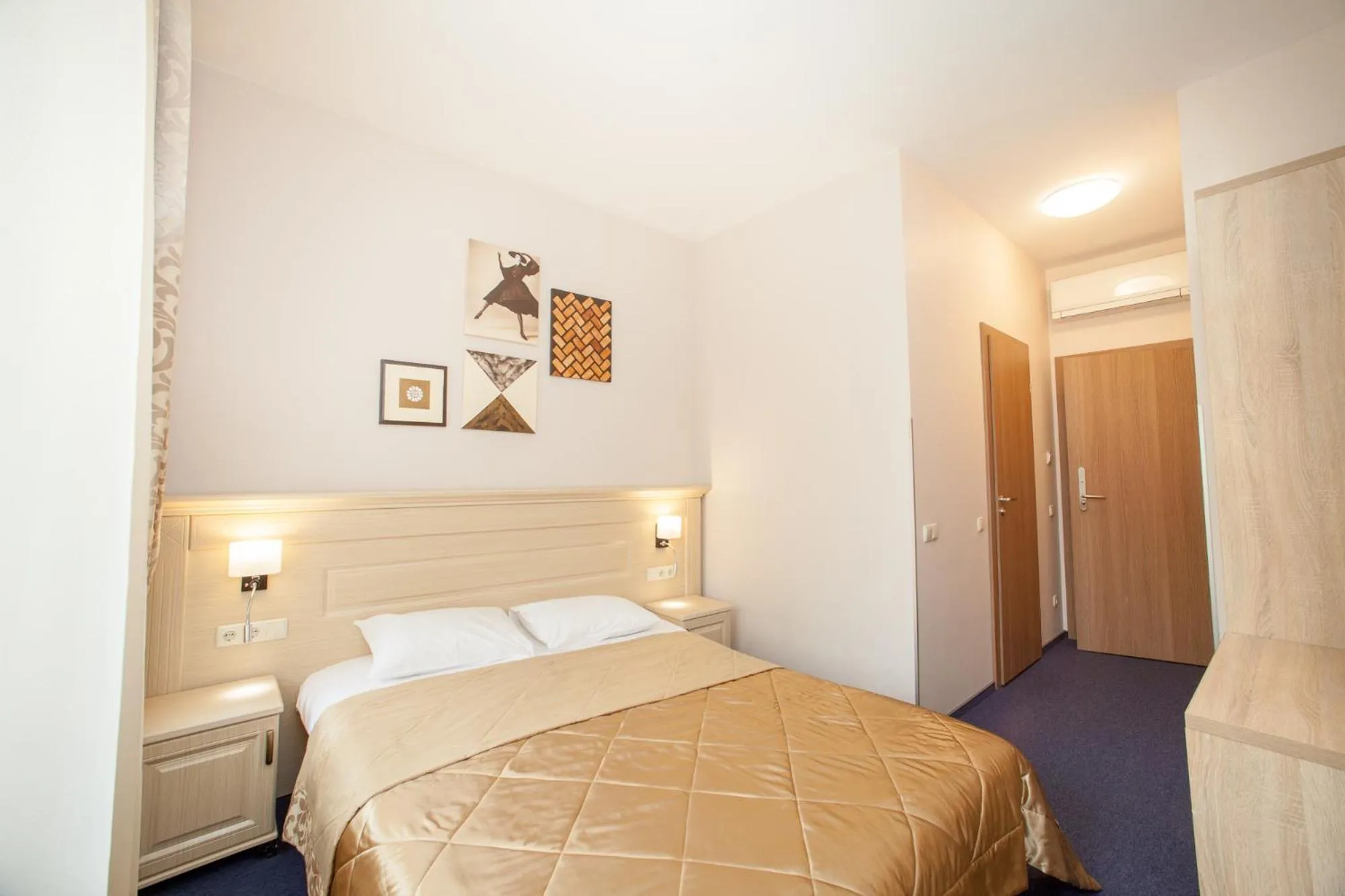 Decorative detail, Bed in Mackintosh Hotel