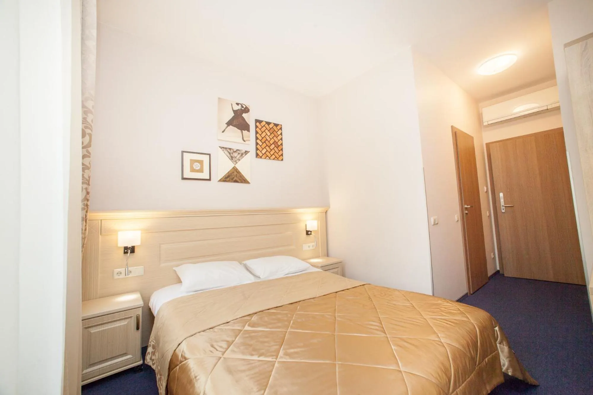 Decorative detail, Bed in Mackintosh Hotel