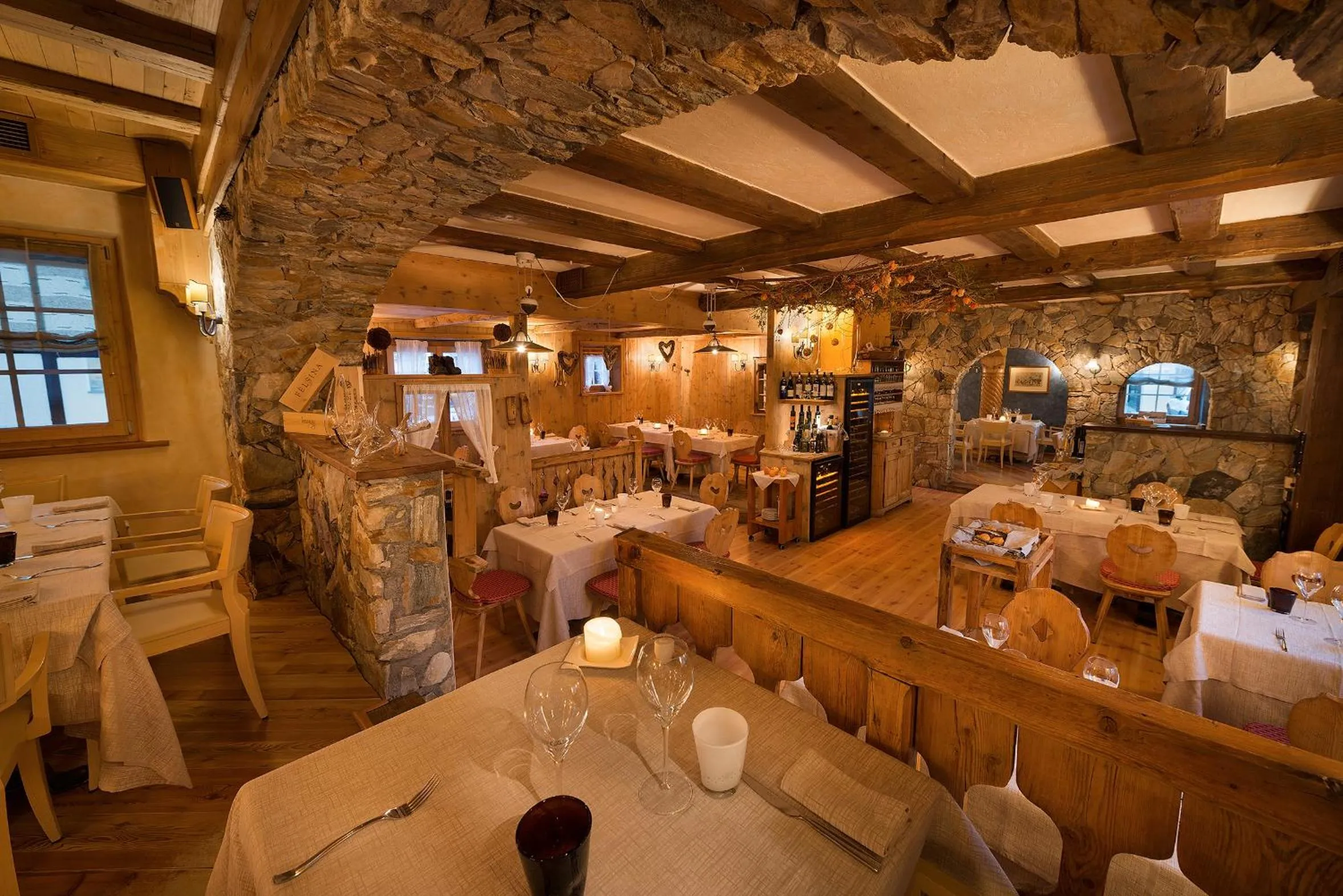 Restaurant/places to eat in Hotel Astra