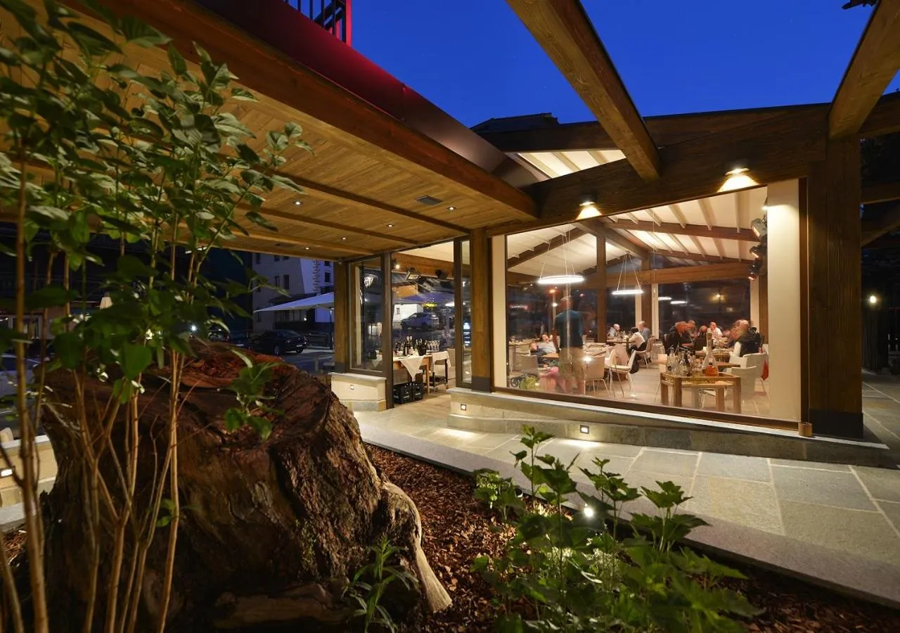 Restaurant/places to eat in Hotel Astra