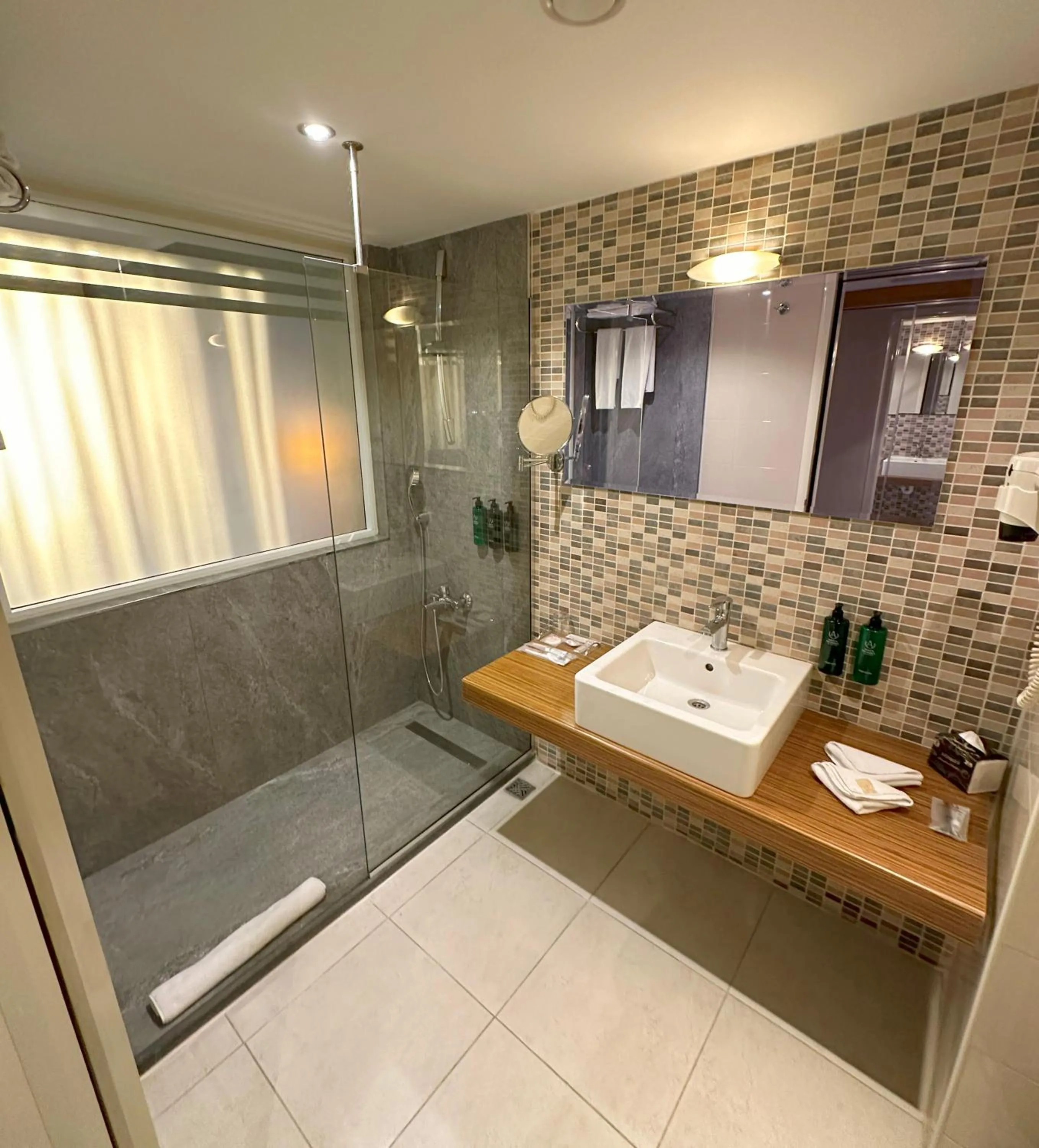 Shower in Akgun Istanbul Hotel