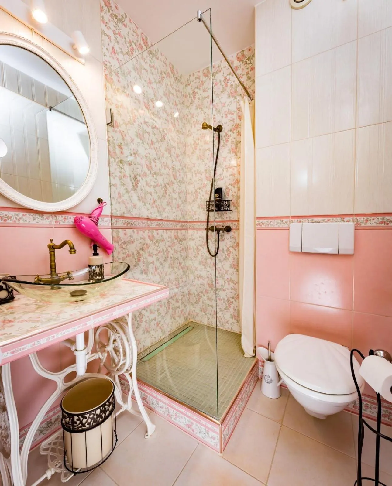 Shower in Hotel Freizeittempel