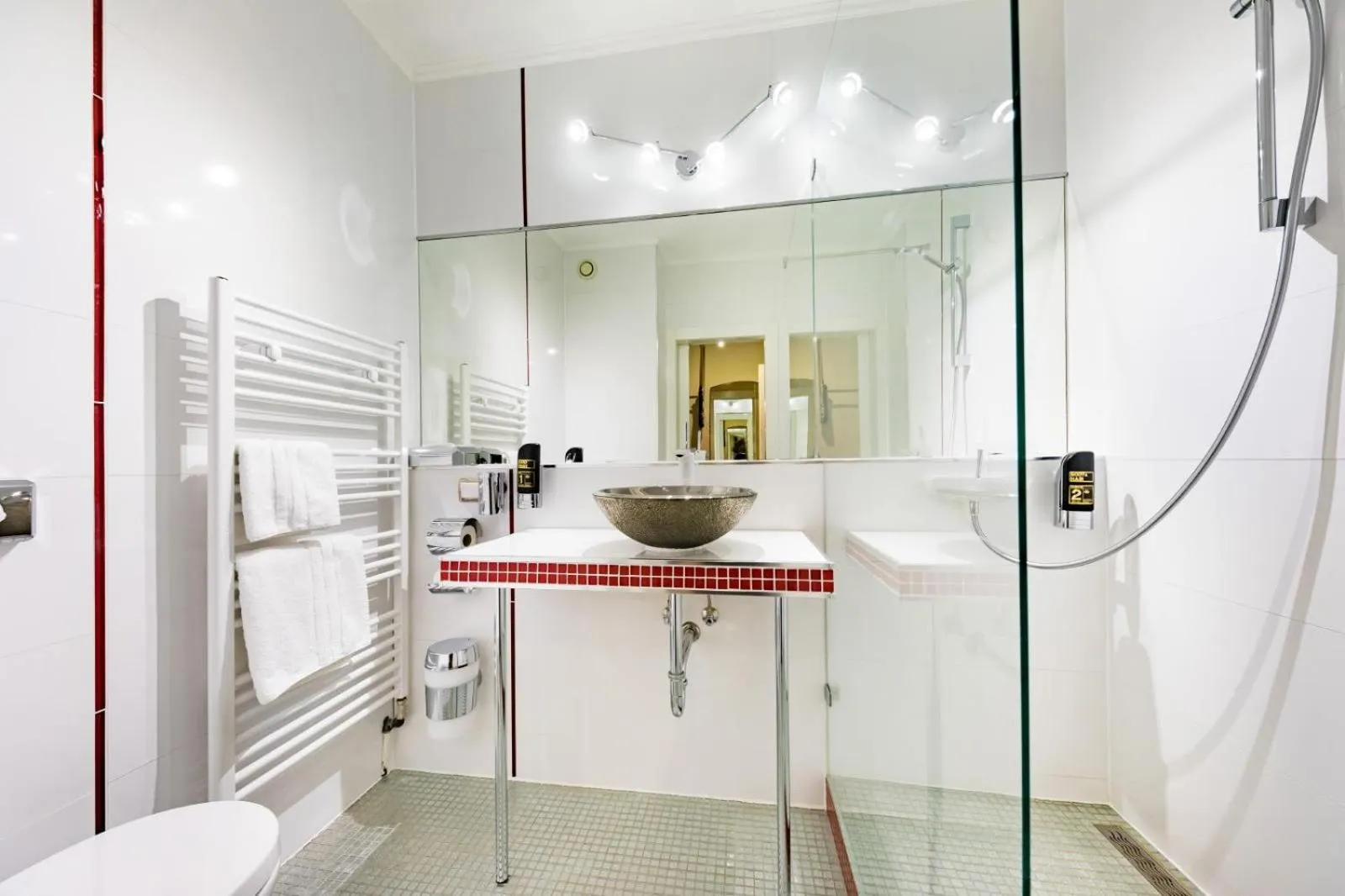 Shower in Hotel Freizeittempel