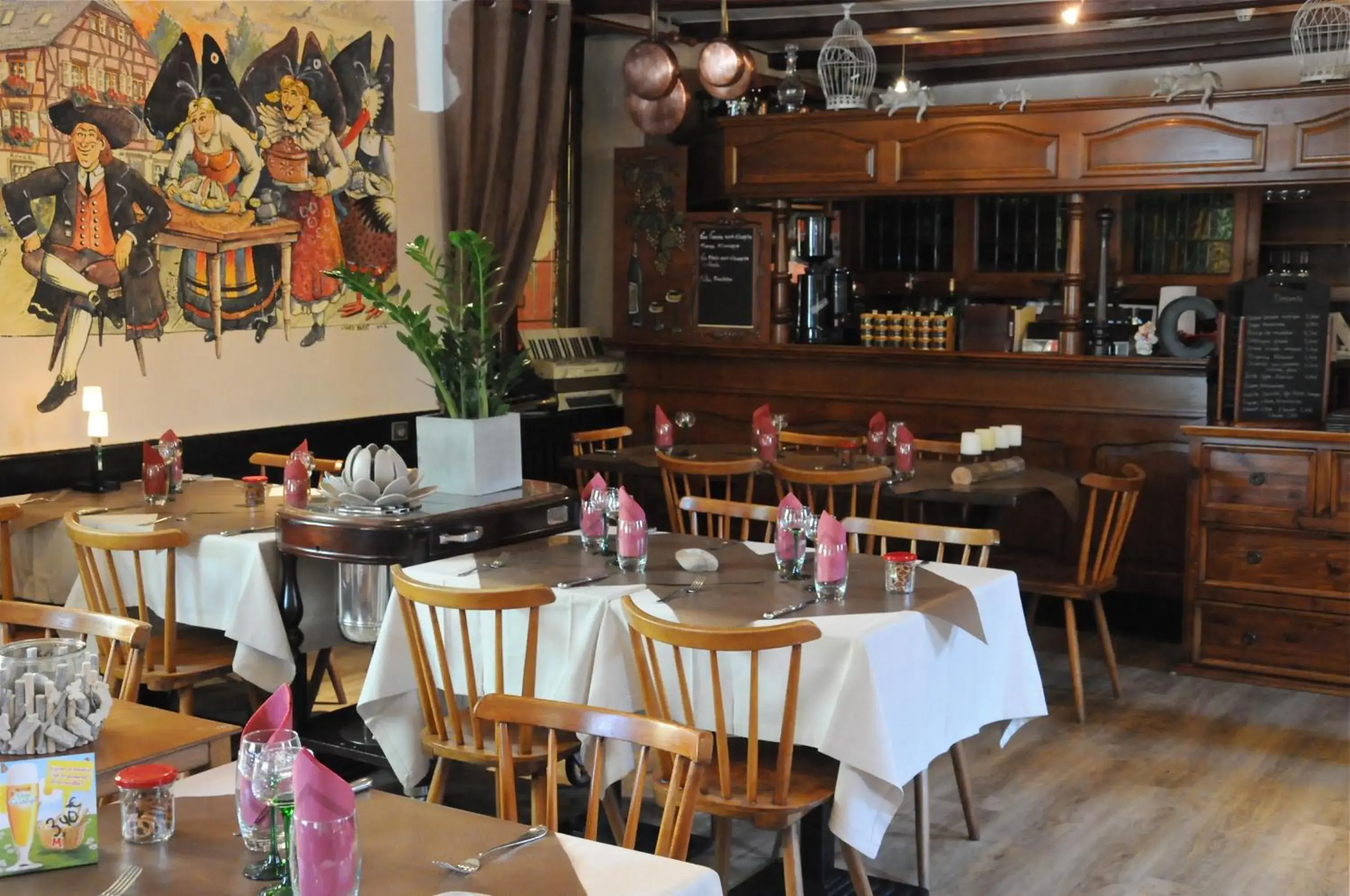 Restaurant/places to eat in A la Maison Rouge Hôtel & Restaurant Restaurant/places to eat in A la Maison Rouge Hôtel & Restaurant