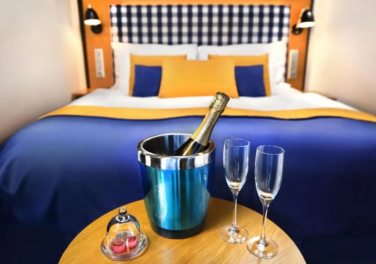 Property building, Bed in Hotel Galeria Thermal Bešeňová