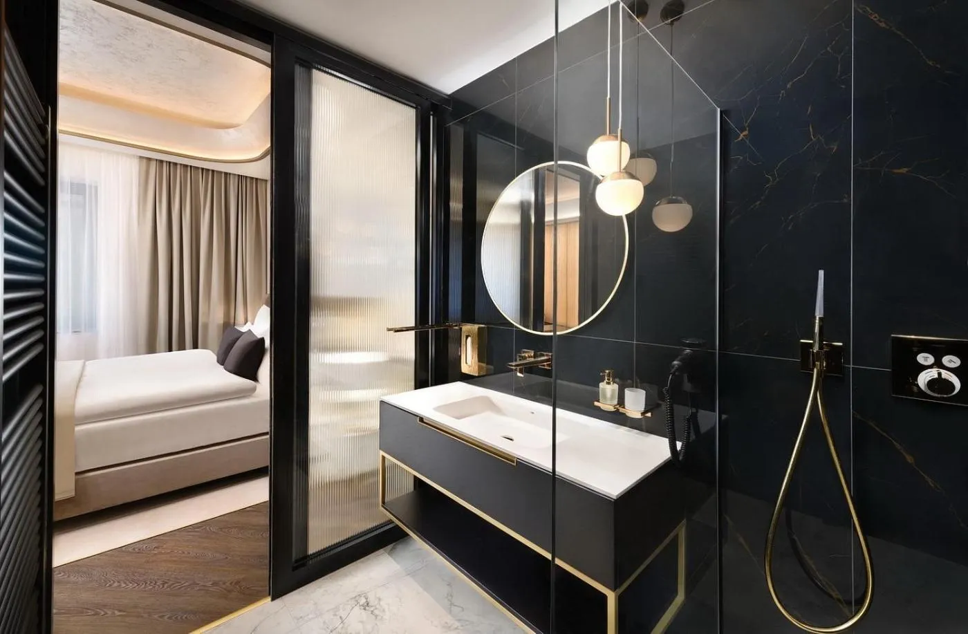 Bathroom, Bed in Hotel Galeria Thermal Bešeňová