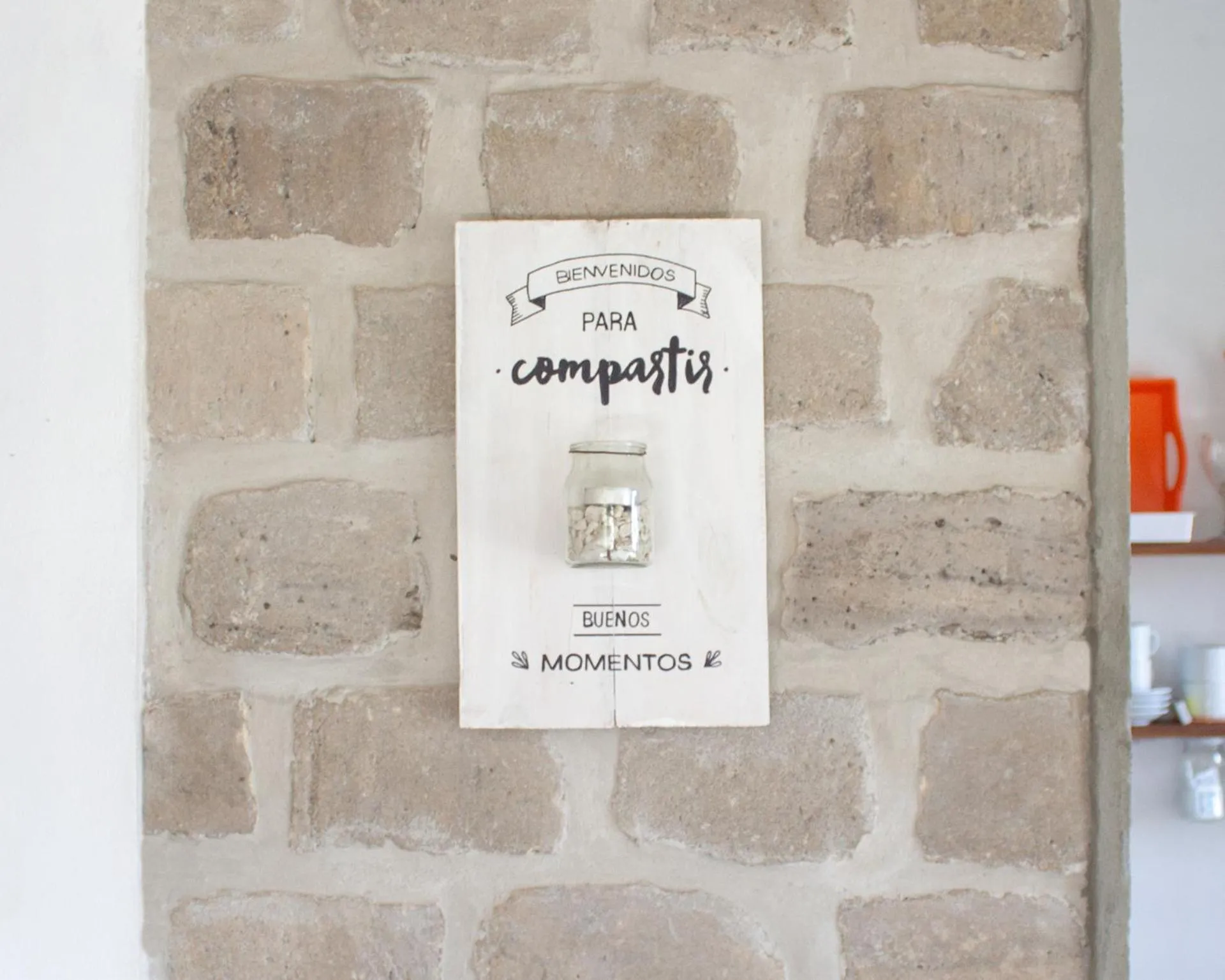 Decorative detail in Piedra Mora Loft