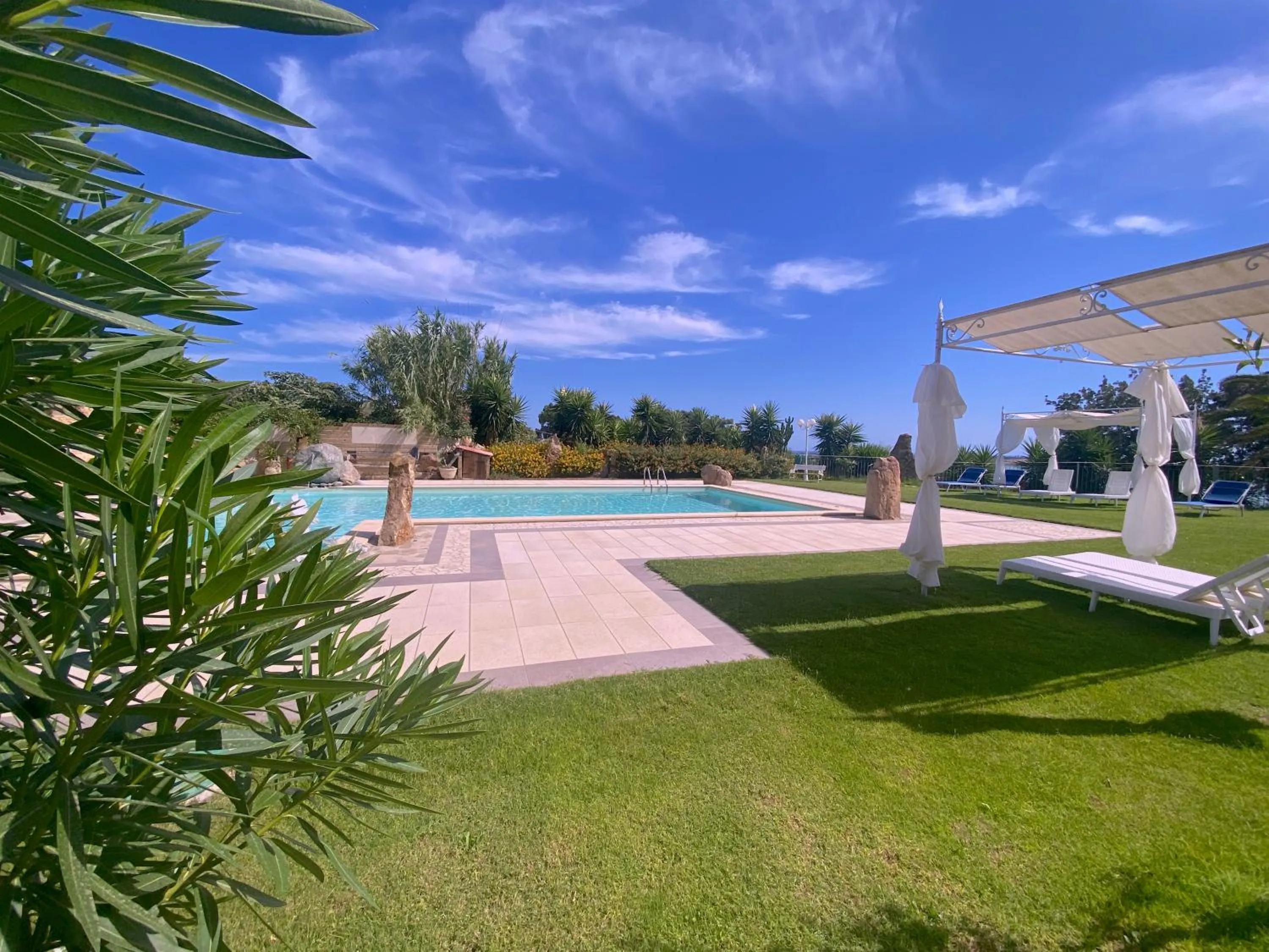 Swimming pool in Hotel I Ginepri